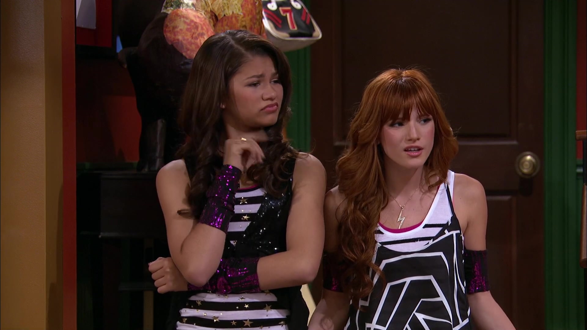Shake_It_Up_S02E06_Review_It_Up_1080p_BTD_003012.jpg Shake_It_Up_S02E06_Review_It_Up_1080p_BTD_003012.jpg