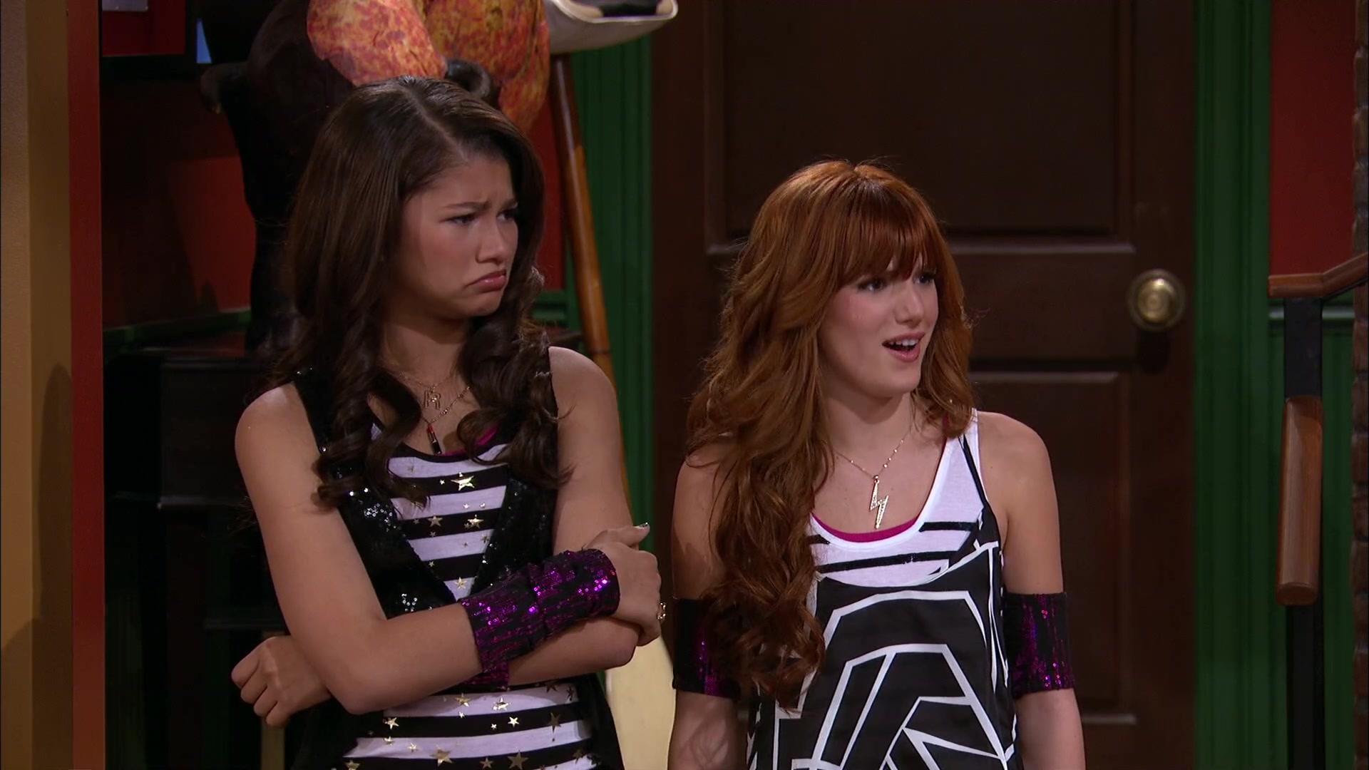 Shake_It_Up_S02E06_Review_It_Up_1080p_BTD_003017.jpg Shake_It_Up_S02E06_Review_It_Up_1080p_BTD_003017.jpg