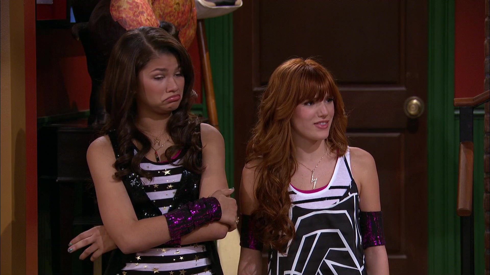 Shake_It_Up_S02E06_Review_It_Up_1080p_BTD_003018.jpg