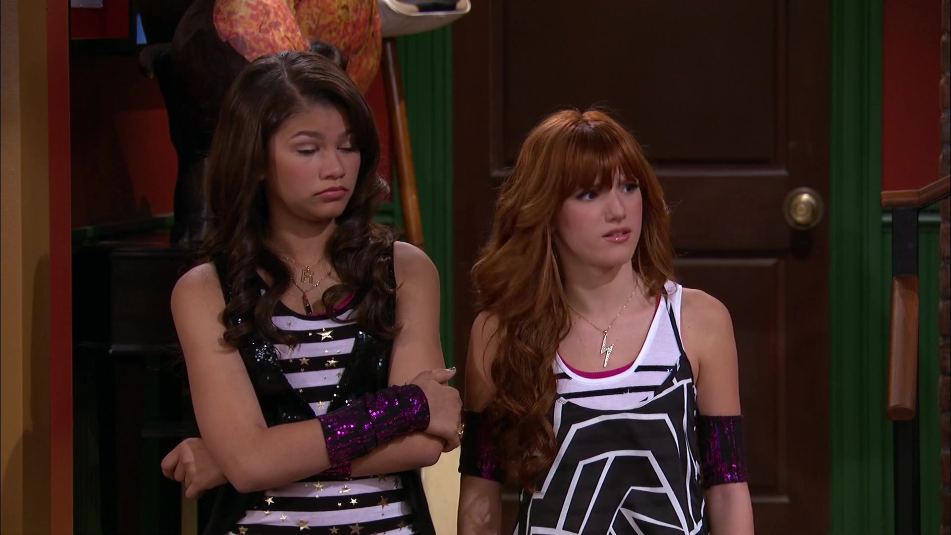 Shake_It_Up_S02E06_Review_It_Up_1080p_BTD_003021.jpg