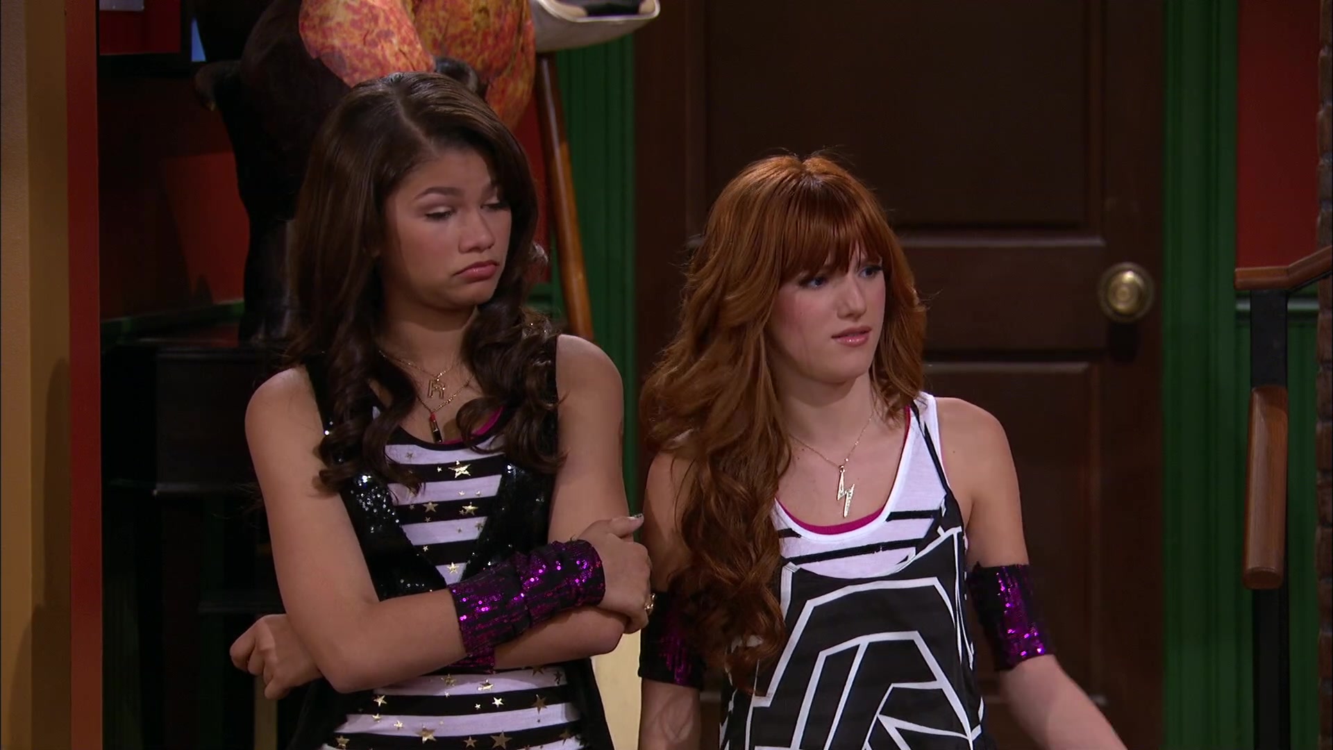Shake_It_Up_S02E06_Review_It_Up_1080p_BTD_003022.jpg Shake_It_Up_S02E06_Review_It_Up_1080p_BTD_003022.jpg