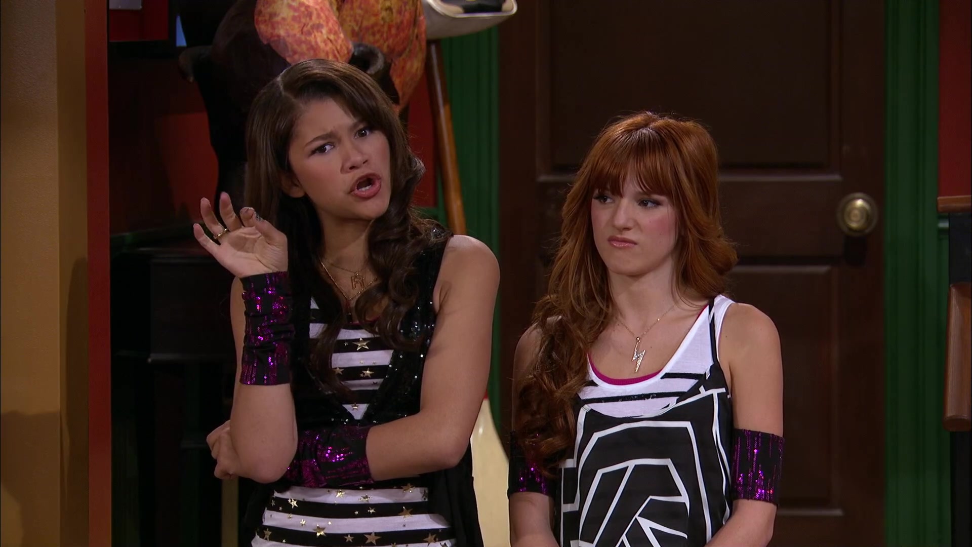 Shake_It_Up_S02E06_Review_It_Up_1080p_BTD_003069.jpg