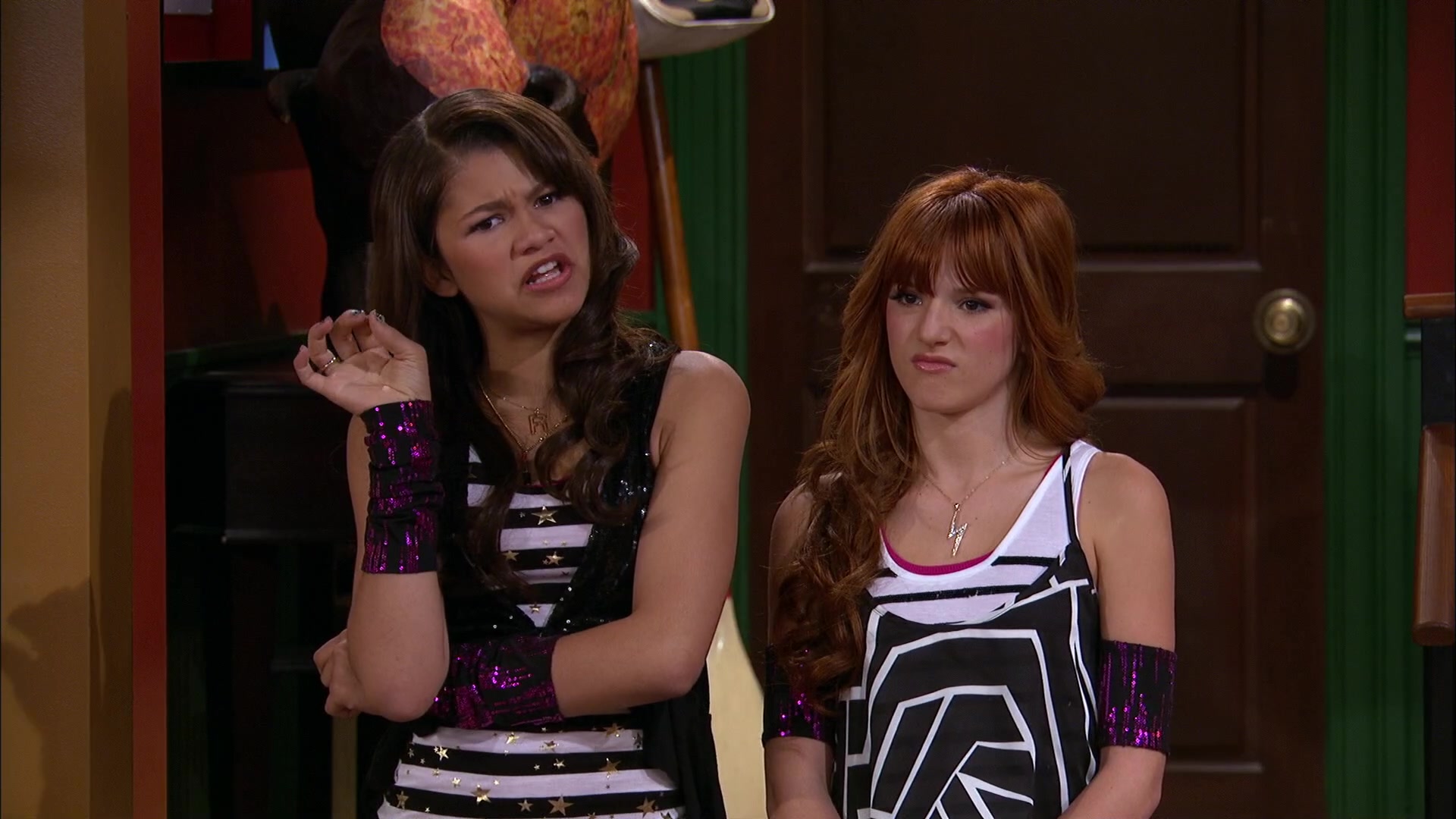 Shake_It_Up_S02E06_Review_It_Up_1080p_BTD_003070.jpg