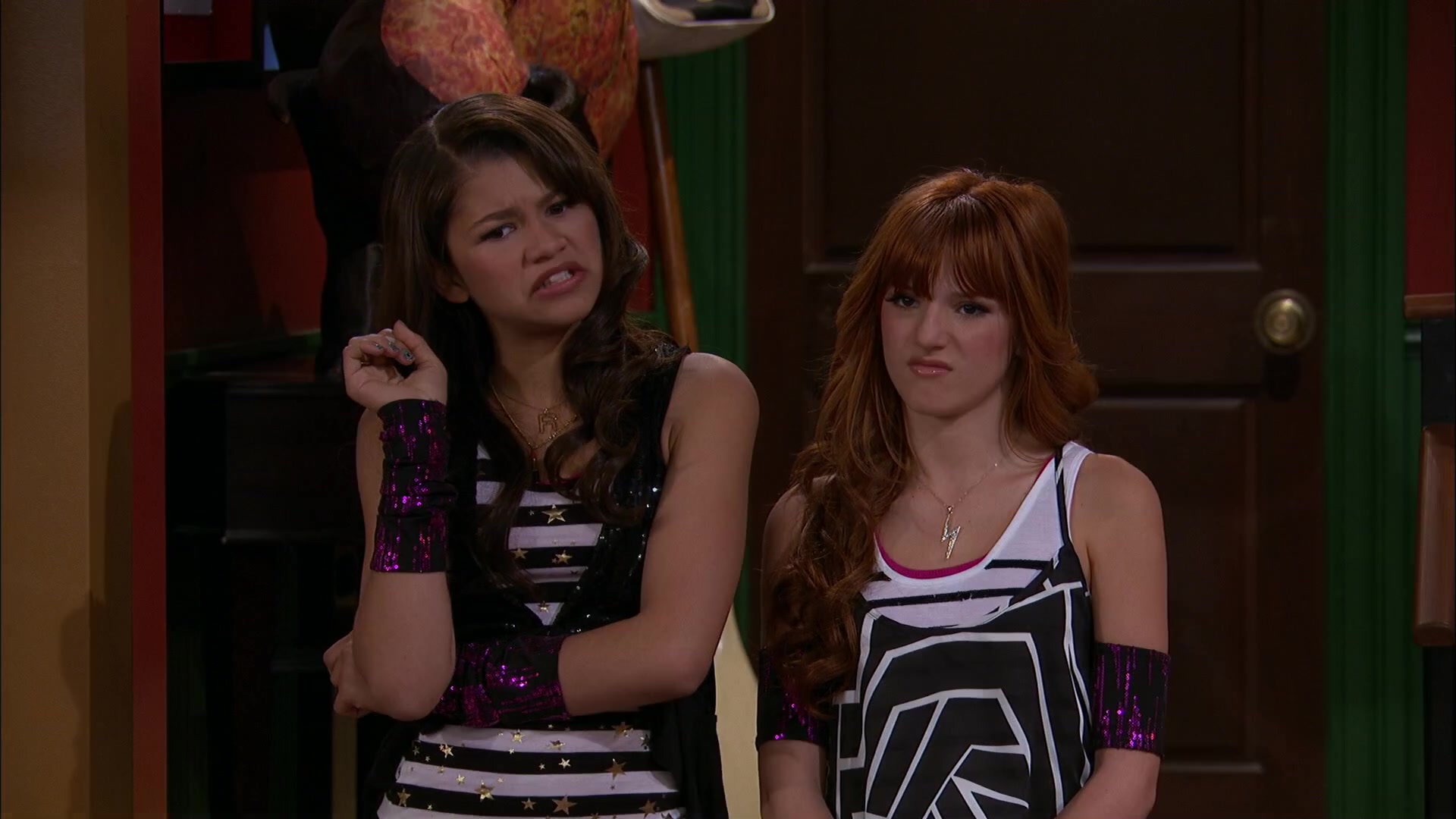 Shake_It_Up_S02E06_Review_It_Up_1080p_BTD_003073.jpg