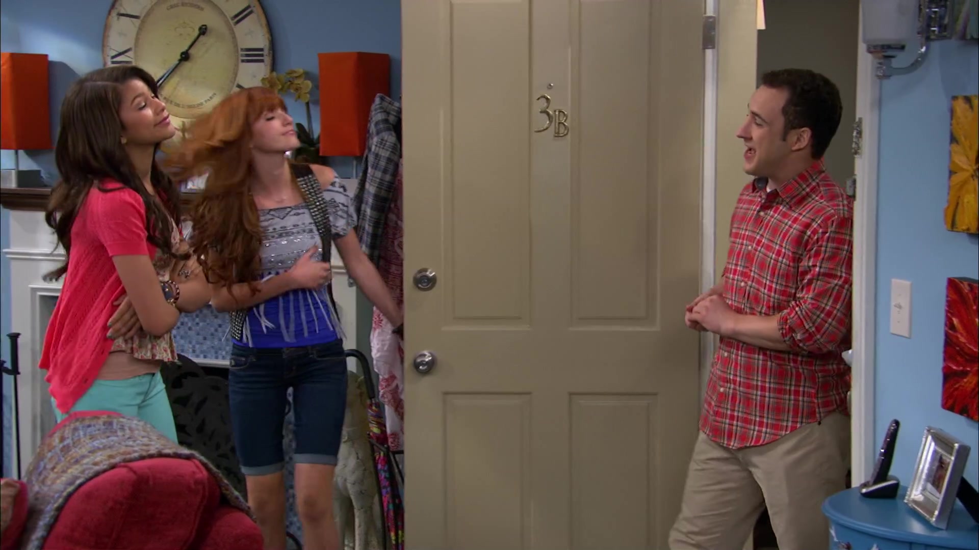 Shake_It_Up_S02E06_Review_It_Up_1080p_BTD_003096.jpg Shake_It_Up_S02E06_Review_It_Up_1080p_BTD_003096.jpg