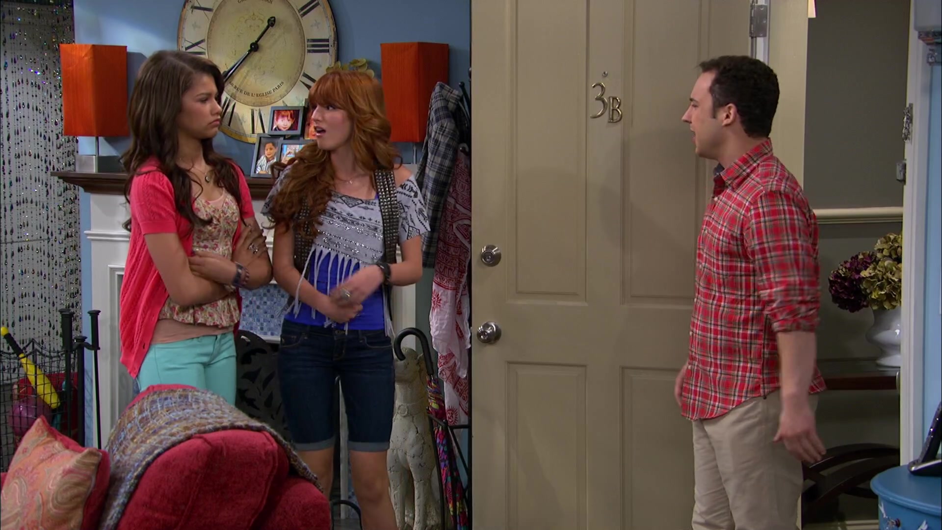 Shake_It_Up_S02E06_Review_It_Up_1080p_BTD_003104.jpg