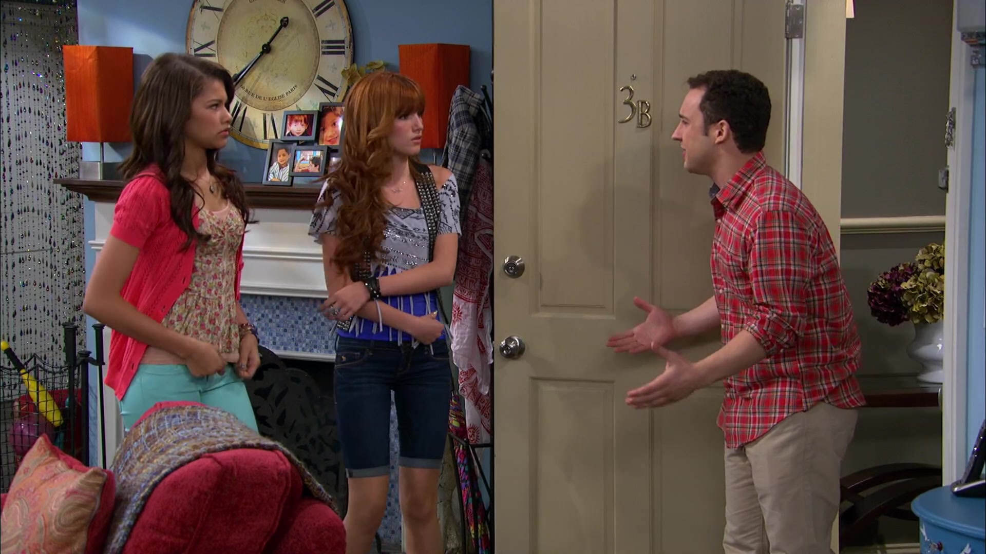 Shake_It_Up_S02E06_Review_It_Up_1080p_BTD_003107.jpg
