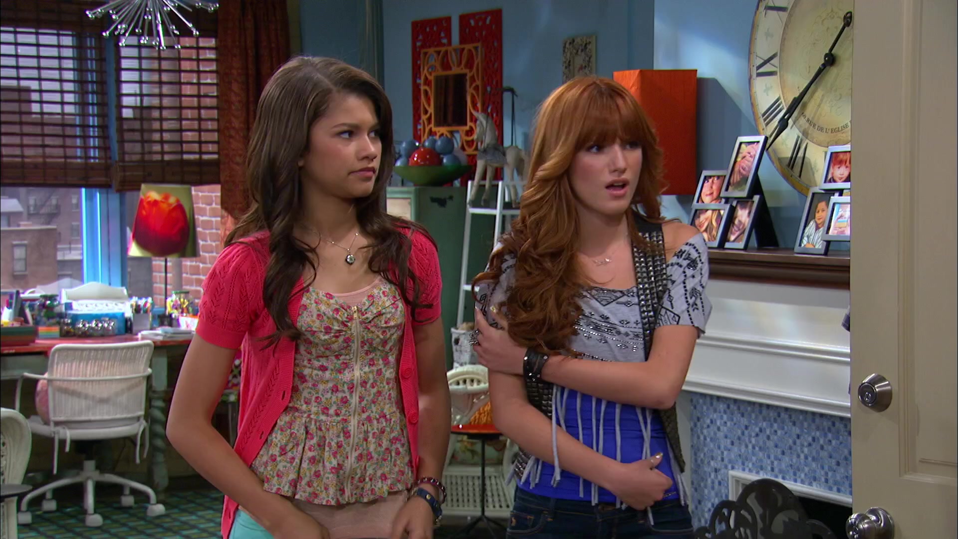 Shake_It_Up_S02E06_Review_It_Up_1080p_BTD_003108.jpg
