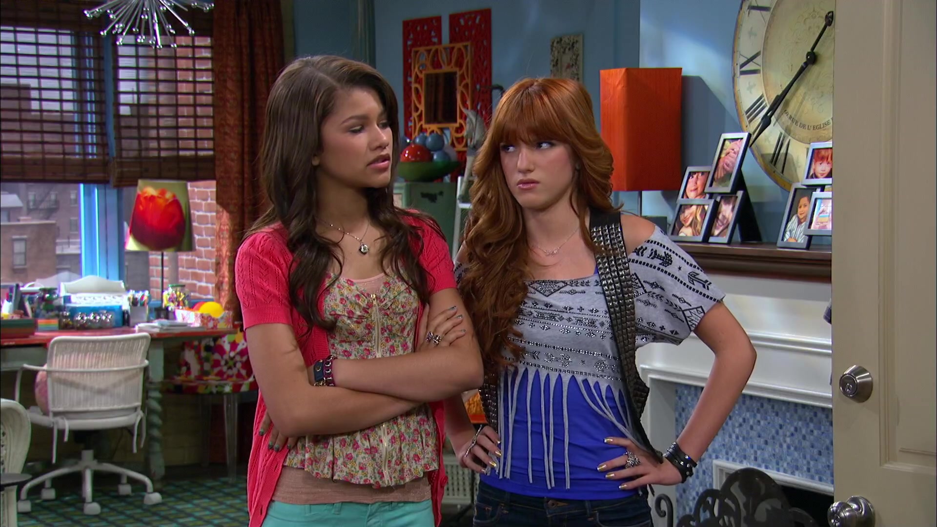 Shake_It_Up_S02E06_Review_It_Up_1080p_BTD_003120.jpg Shake_It_Up_S02E06_Review_It_Up_1080p_BTD_003120.jpg