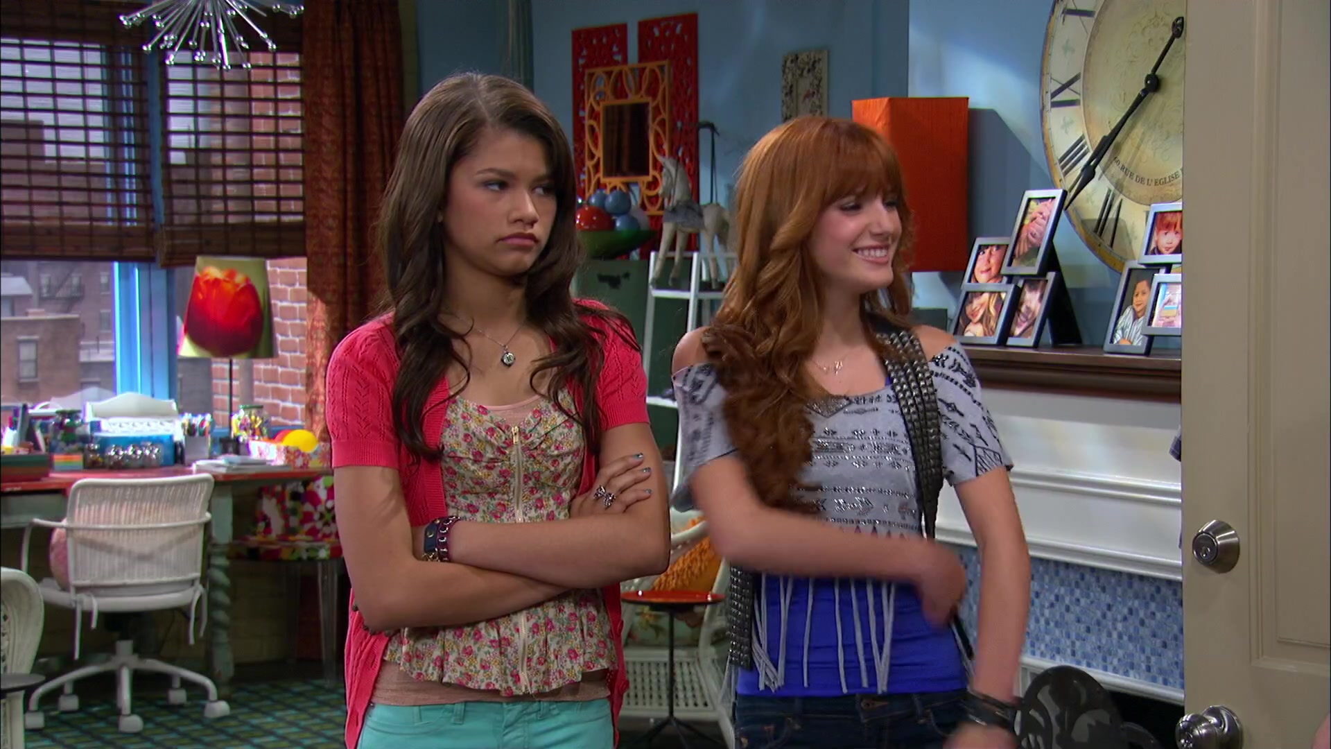 Shake_It_Up_S02E06_Review_It_Up_1080p_BTD_003150.jpg