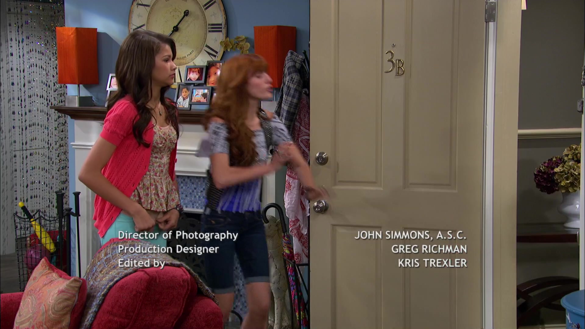 Shake_It_Up_S02E06_Review_It_Up_1080p_BTD_003189.jpg Shake_It_Up_S02E06_Review_It_Up_1080p_BTD_003189.jpg