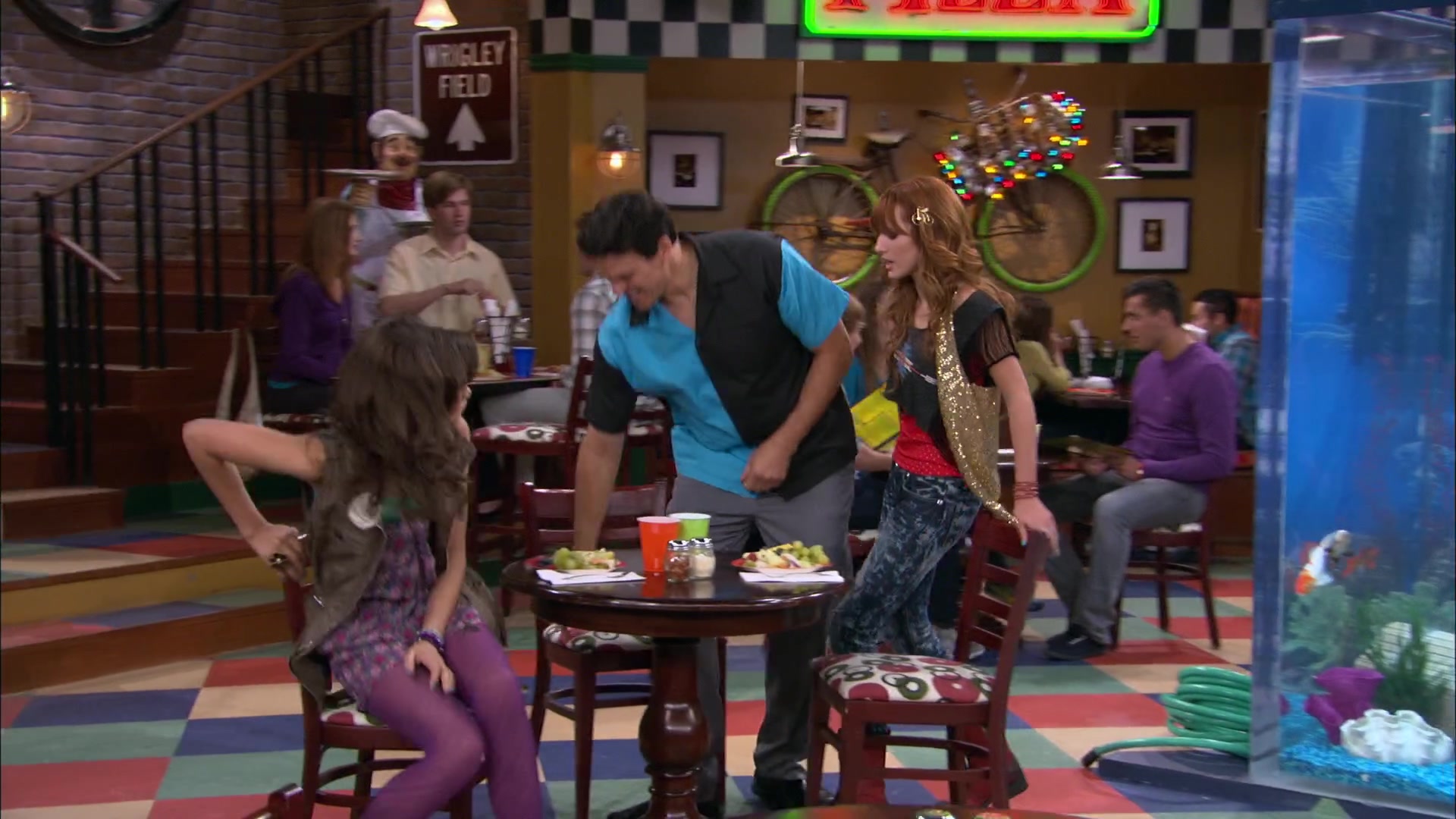 Shake_It_Up_S02E07_Double_Pegasus_It_Up_1080p_BTD_000098.jpg