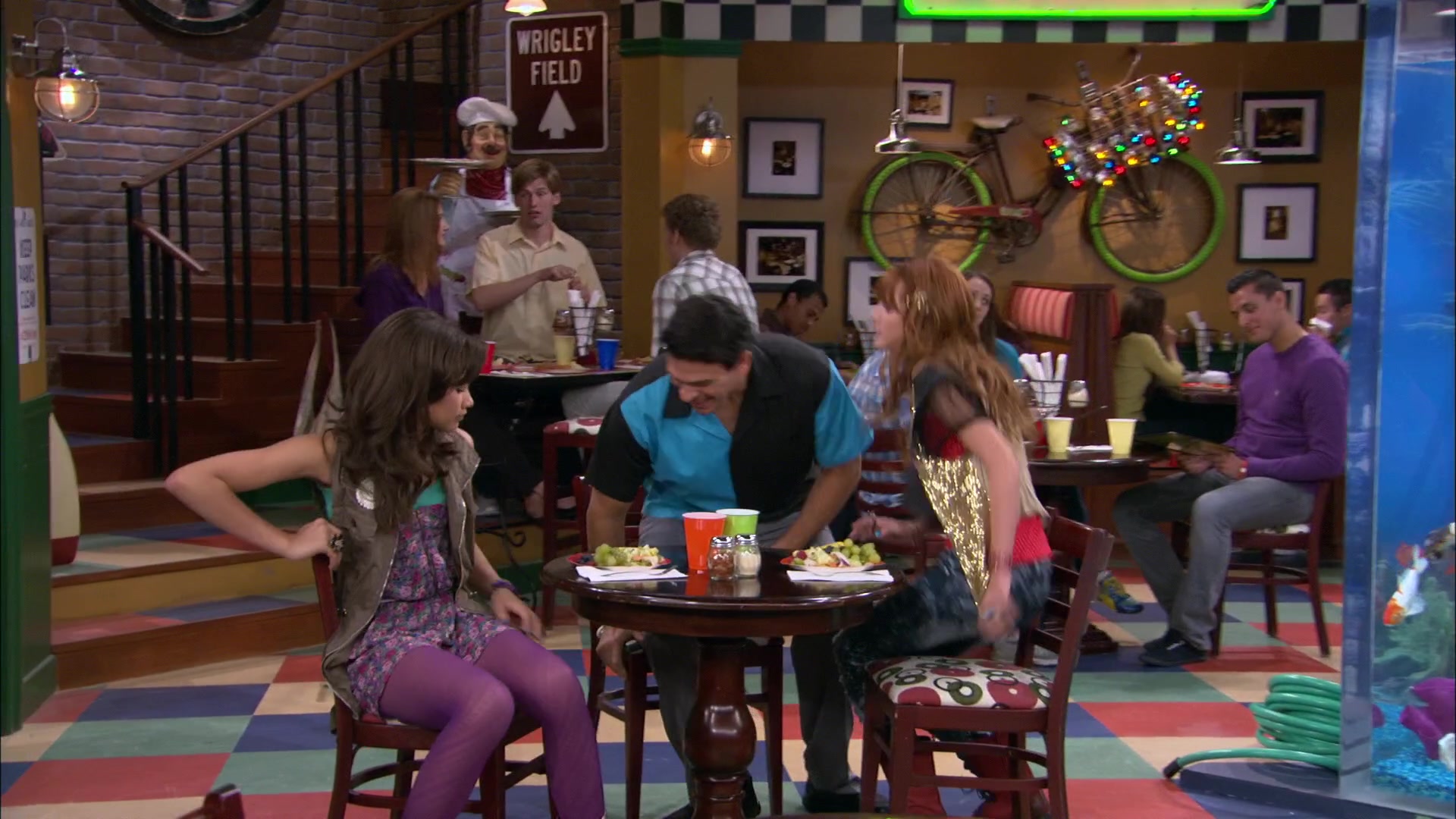 Shake_It_Up_S02E07_Double_Pegasus_It_Up_1080p_BTD_000099.jpg