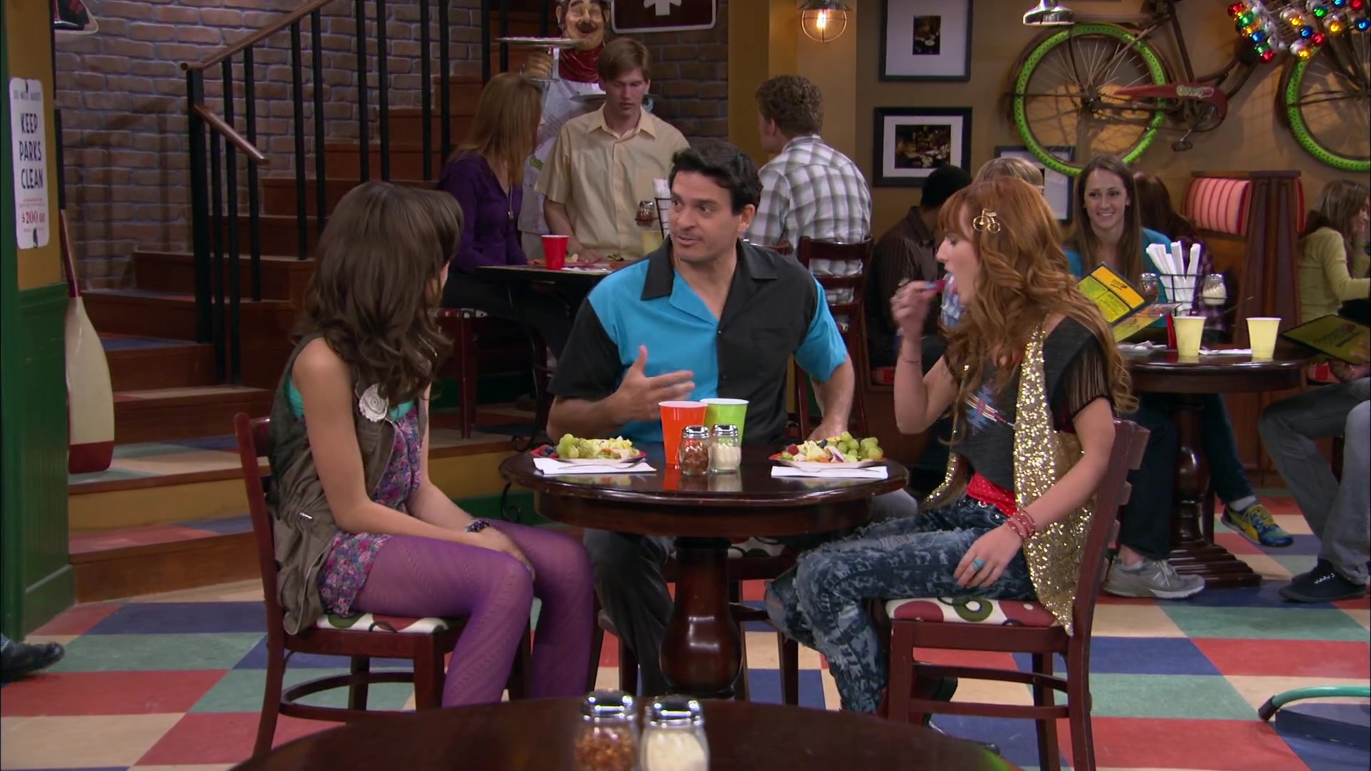 Shake_It_Up_S02E07_Double_Pegasus_It_Up_1080p_BTD_000105.jpg Shake_It_Up_S02E07_Double_Pegasus_It_Up_1080p_BTD_000105.jpg