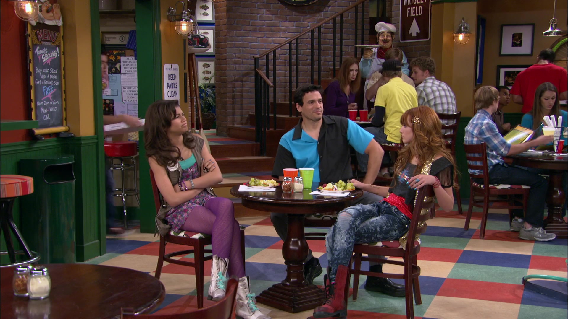 Shake_It_Up_S02E07_Double_Pegasus_It_Up_1080p_BTD_000121.jpg