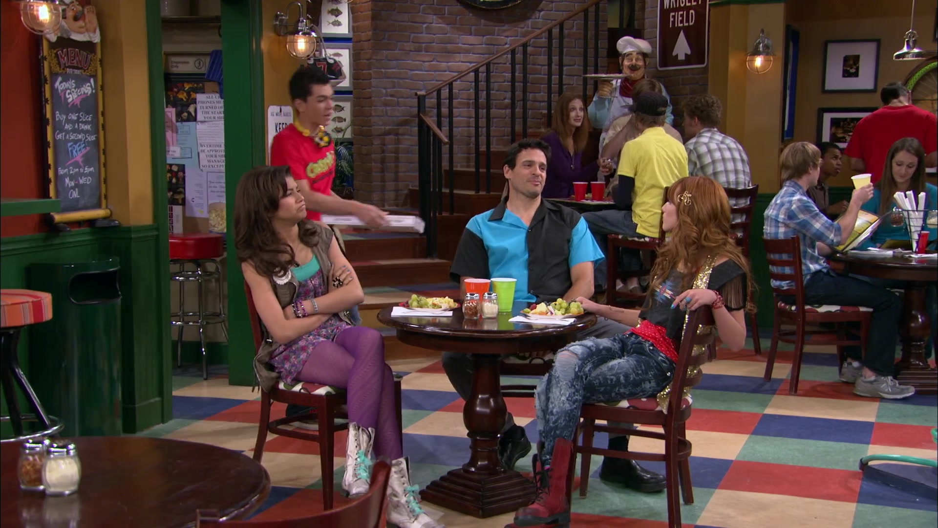 Shake_It_Up_S02E07_Double_Pegasus_It_Up_1080p_BTD_000123.jpg