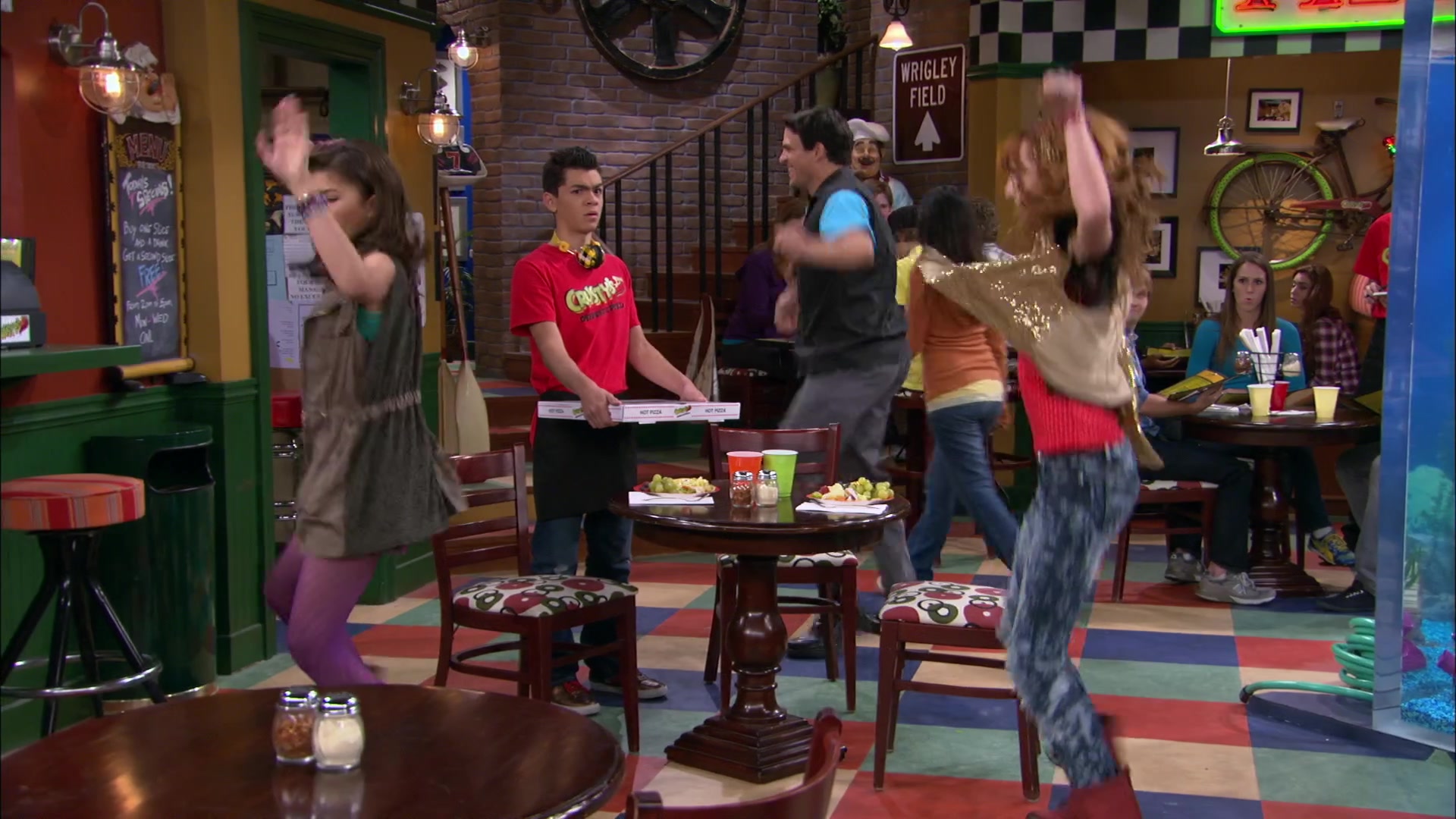Shake_It_Up_S02E07_Double_Pegasus_It_Up_1080p_BTD_000248.jpg