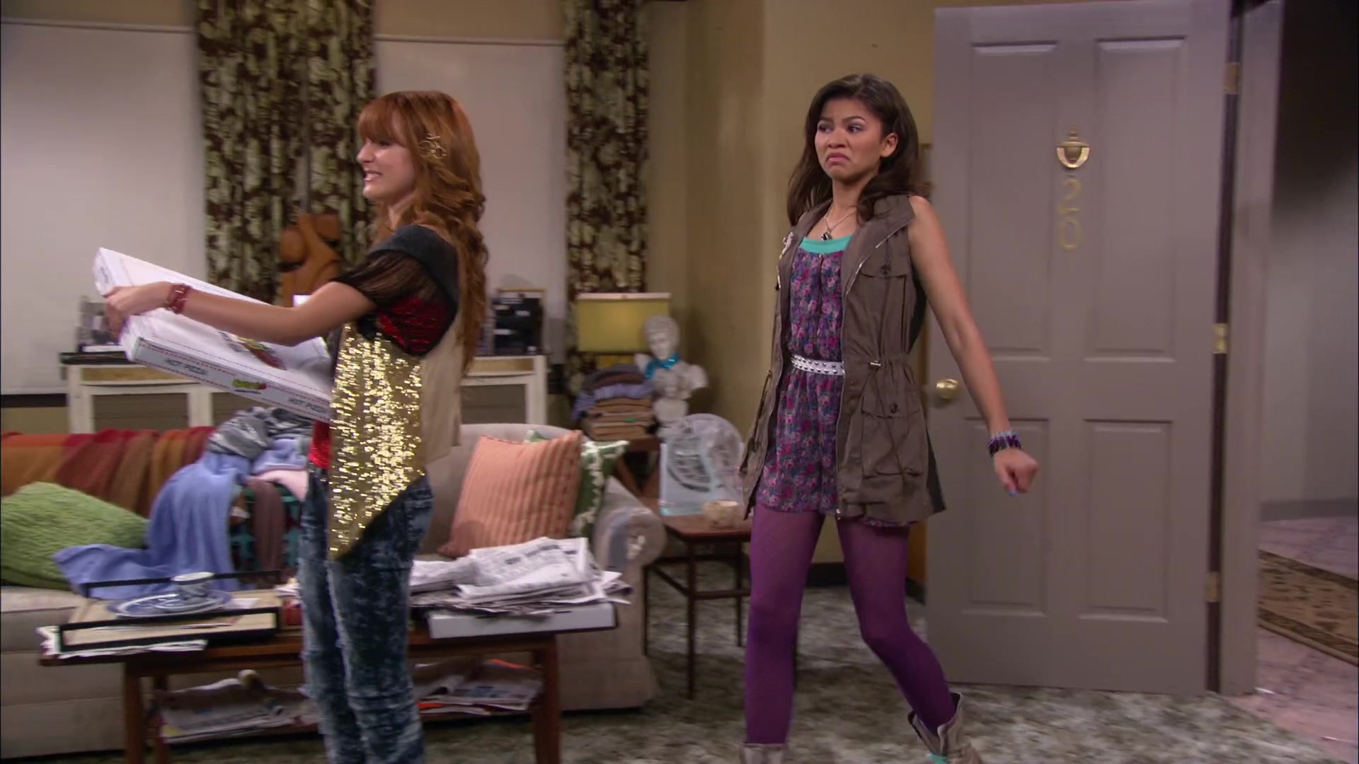 Shake_It_Up_S02E07_Double_Pegasus_It_Up_1080p_BTD_000506.jpg