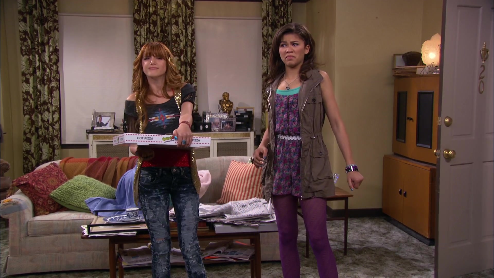 Shake_It_Up_S02E07_Double_Pegasus_It_Up_1080p_BTD_000513.jpg