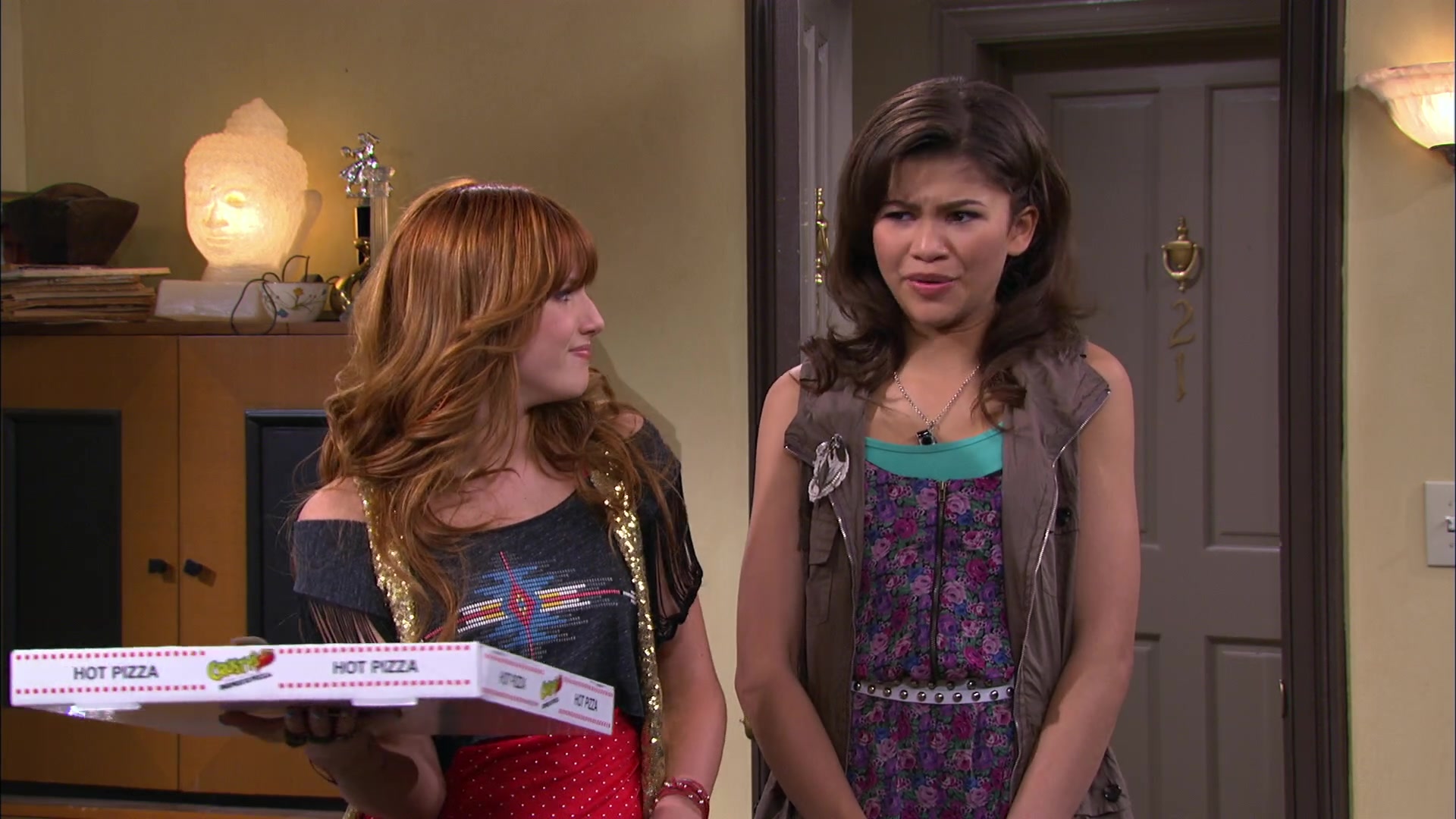 Shake_It_Up_S02E07_Double_Pegasus_It_Up_1080p_BTD_000599.jpg