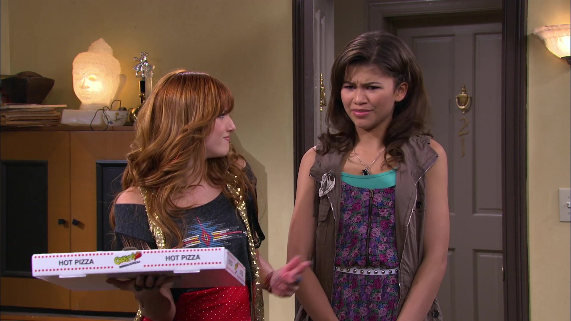 Shake_It_Up_S02E07_Double_Pegasus_It_Up_1080p_BTD_000600.jpg