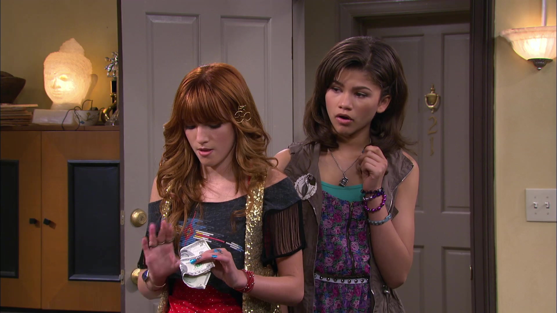 Shake_It_Up_S02E07_Double_Pegasus_It_Up_1080p_BTD_000661.jpg Shake_It_Up_S02E07_Double_Pegasus_It_Up_1080p_BTD_000661.jpg