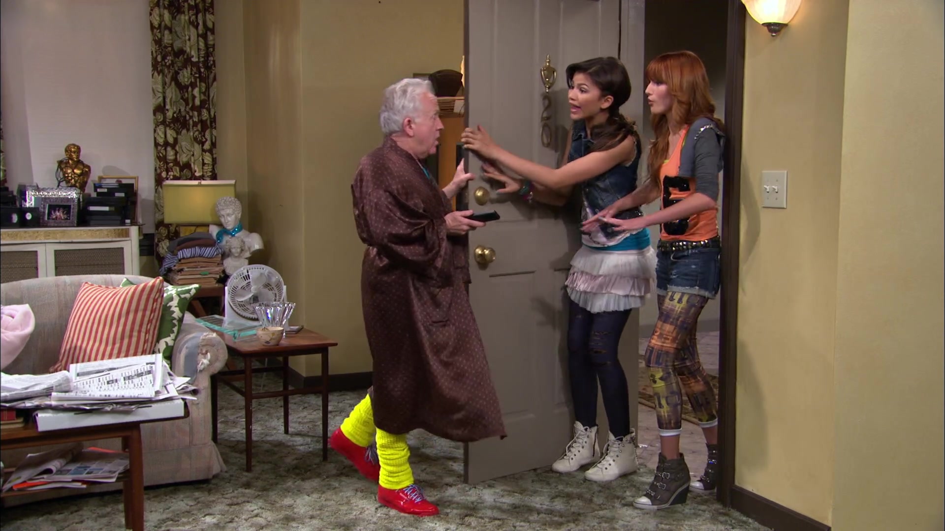 Shake_It_Up_S02E07_Double_Pegasus_It_Up_1080p_BTD_001137.jpg Shake_It_Up_S02E07_Double_Pegasus_It_Up_1080p_BTD_001137.jpg