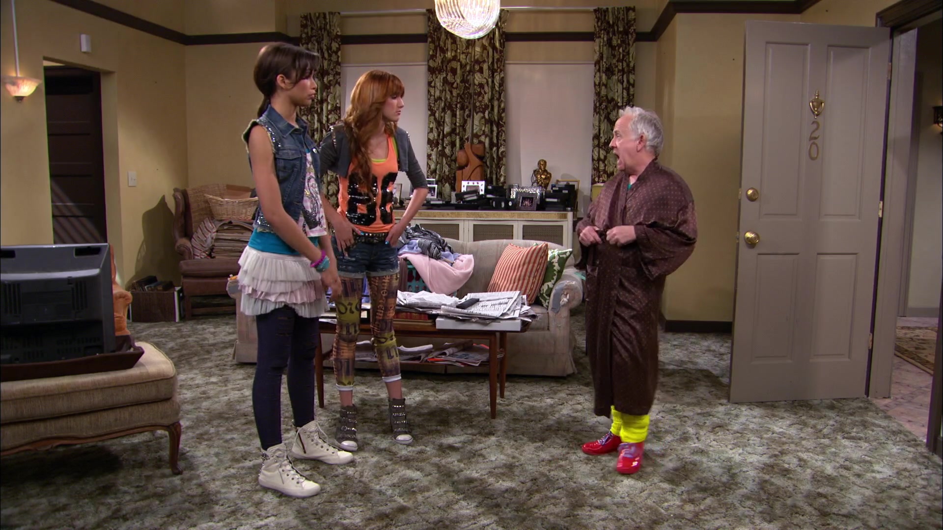 Shake_It_Up_S02E07_Double_Pegasus_It_Up_1080p_BTD_001237.jpg Shake_It_Up_S02E07_Double_Pegasus_It_Up_1080p_BTD_001237.jpg