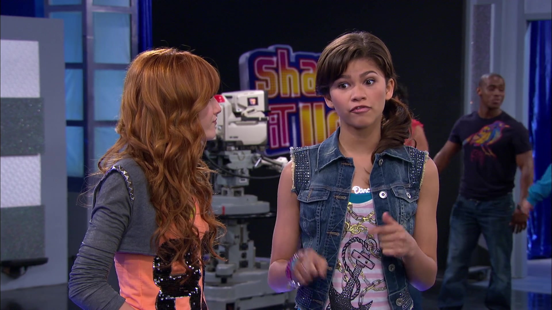 Shake_It_Up_S02E07_Double_Pegasus_It_Up_1080p_BTD_001542.jpg Shake_It_Up_S02E07_Double_Pegasus_It_Up_1080p_BTD_001542.jpg