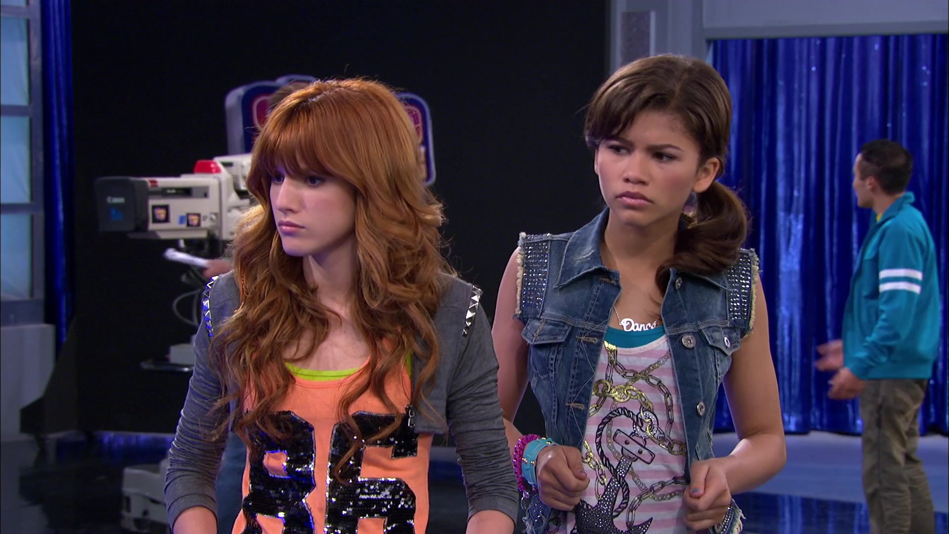 Shake_It_Up_S02E07_Double_Pegasus_It_Up_1080p_BTD_001571.jpg Shake_It_Up_S02E07_Double_Pegasus_It_Up_1080p_BTD_001571.jpg