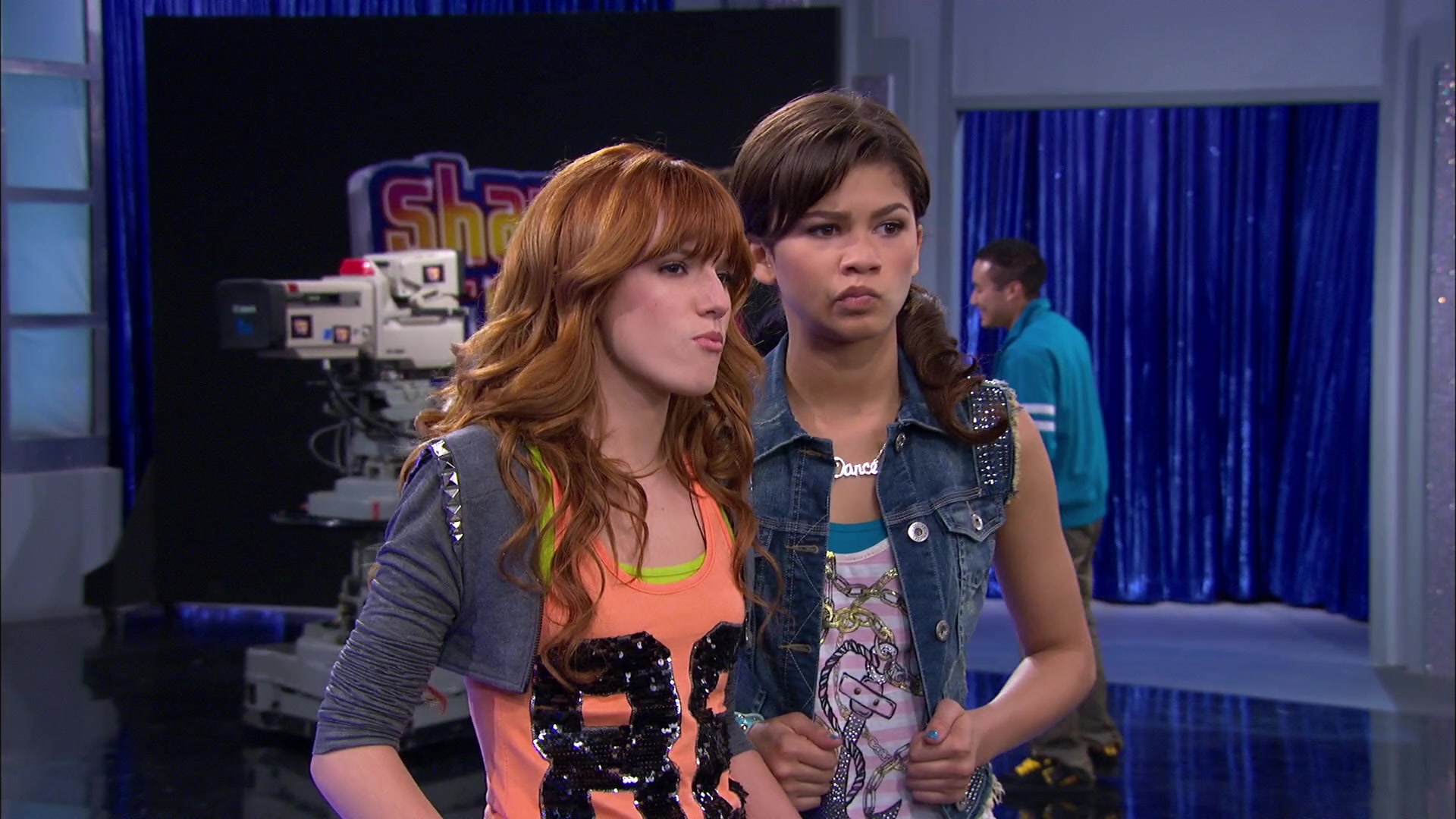 Shake_It_Up_S02E07_Double_Pegasus_It_Up_1080p_BTD_001608.jpg Shake_It_Up_S02E07_Double_Pegasus_It_Up_1080p_BTD_001608.jpg