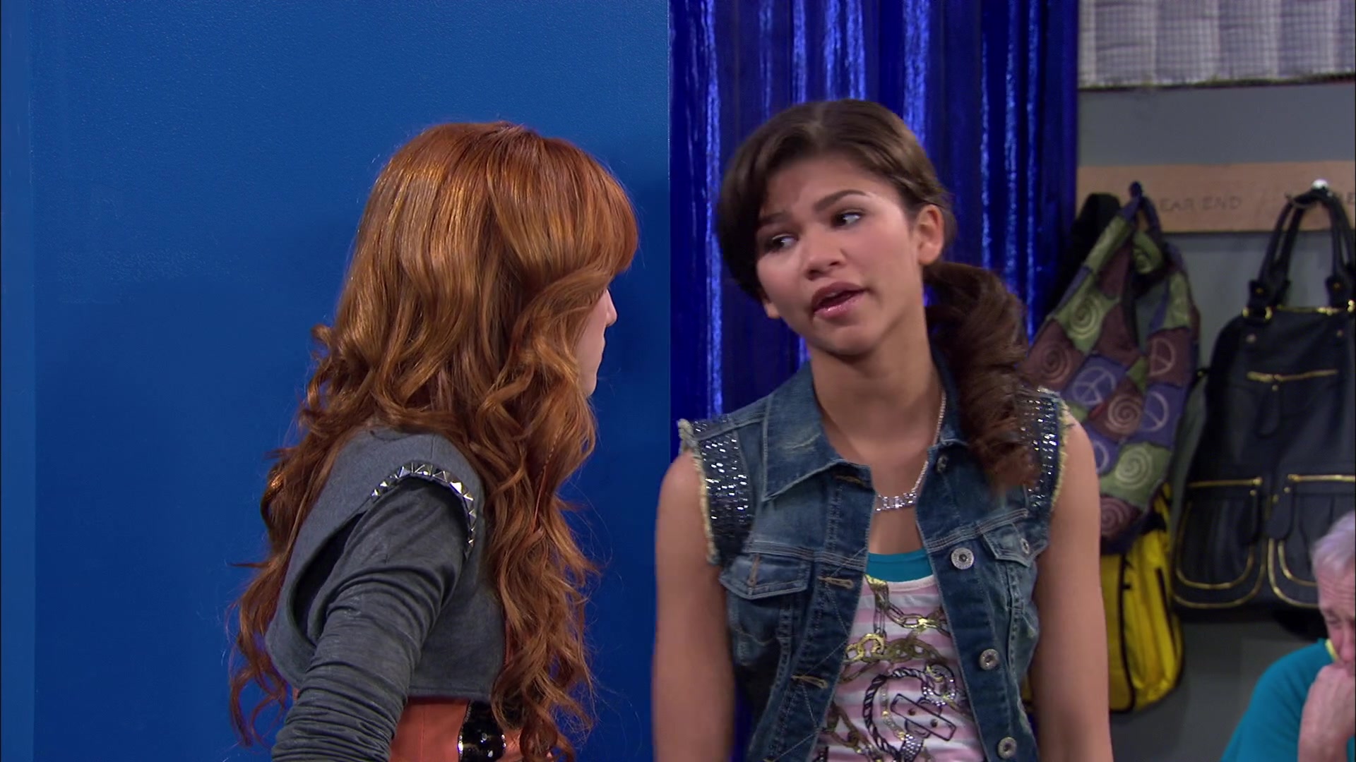 Shake_It_Up_S02E07_Double_Pegasus_It_Up_1080p_BTD_001653.jpg Shake_It_Up_S02E07_Double_Pegasus_It_Up_1080p_BTD_001653.jpg