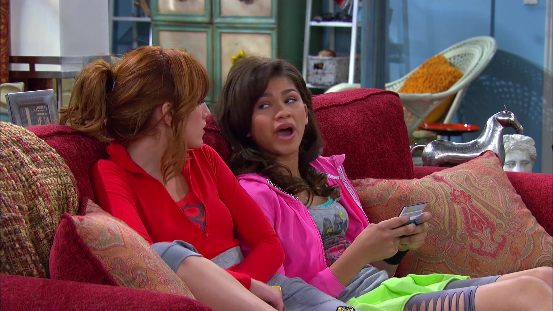Shake_It_Up_S02E07_Double_Pegasus_It_Up_1080p_BTD_002033.jpg