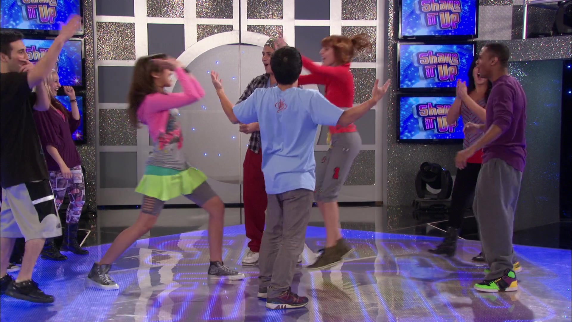 Shake_It_Up_S02E07_Double_Pegasus_It_Up_1080p_BTD_002376.jpg Shake_It_Up_S02E07_Double_Pegasus_It_Up_1080p_BTD_002376.jpg