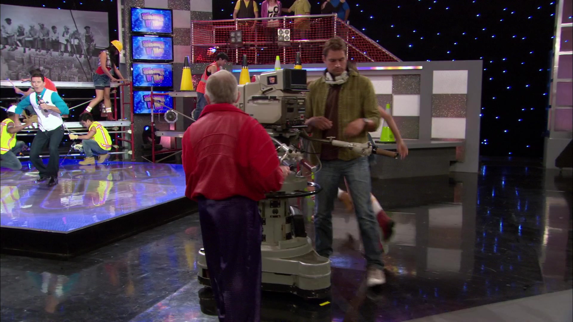 Shake_It_Up_S02E07_Double_Pegasus_It_Up_1080p_BTD_002644.jpg Shake_It_Up_S02E07_Double_Pegasus_It_Up_1080p_BTD_002644.jpg
