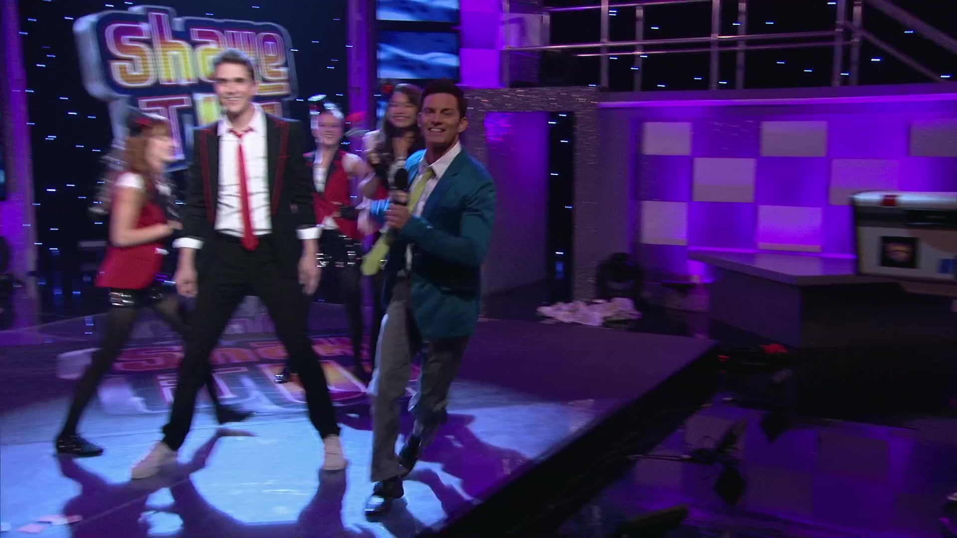 Shake_It_Up_S02E08_Auction_It_Up_1080p_BTD_000173.jpg