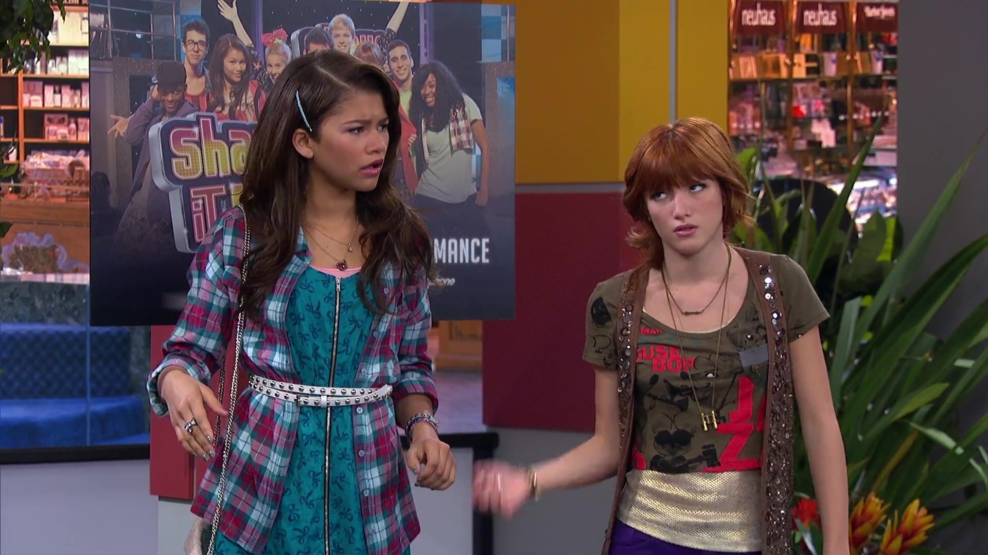 Shake_It_Up_S02E08_Auction_It_Up_1080p_BTD_000415.jpg