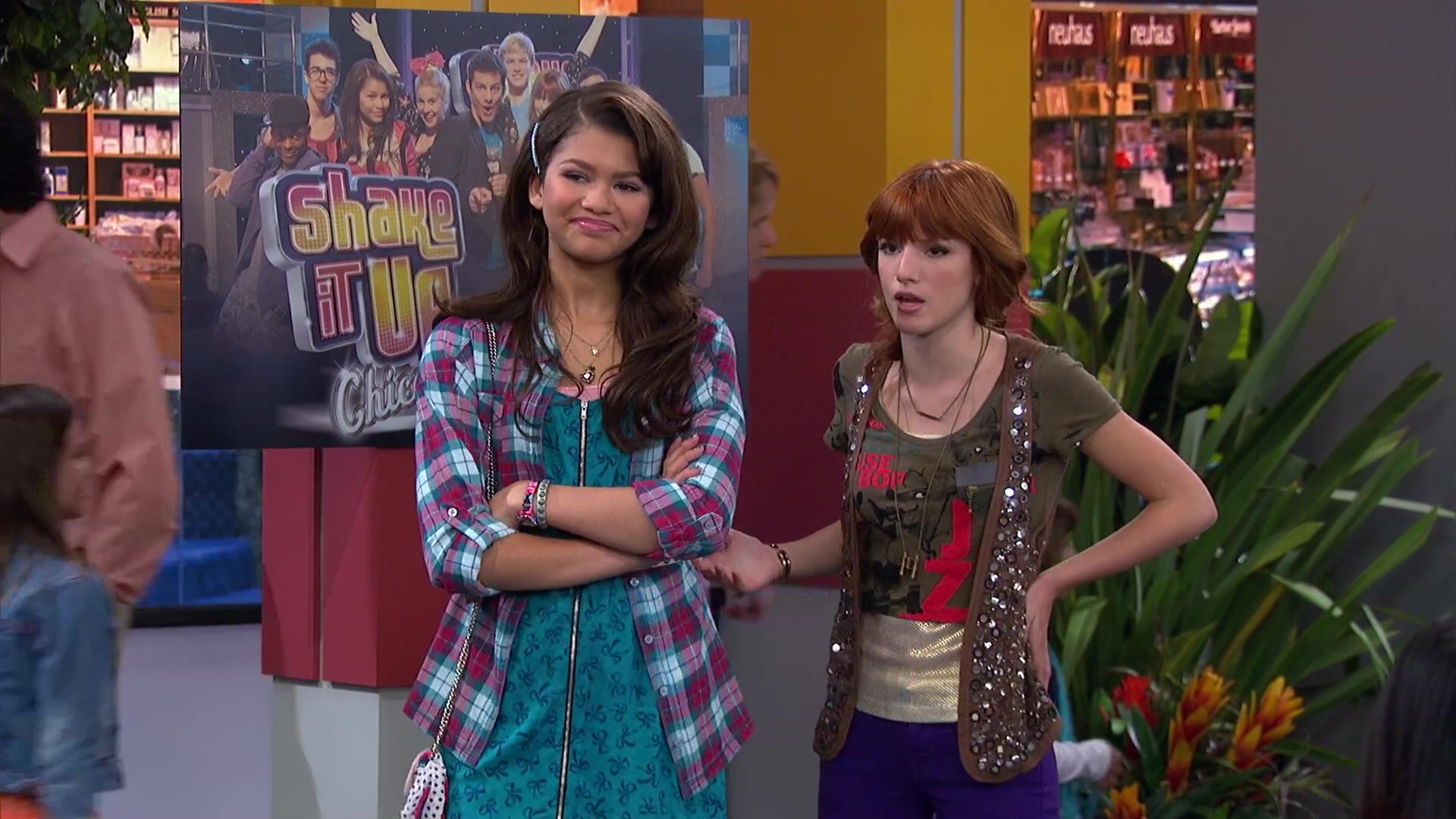 Shake_It_Up_S02E08_Auction_It_Up_1080p_BTD_000435.jpg Shake_It_Up_S02E08_Auction_It_Up_1080p_BTD_000435.jpg