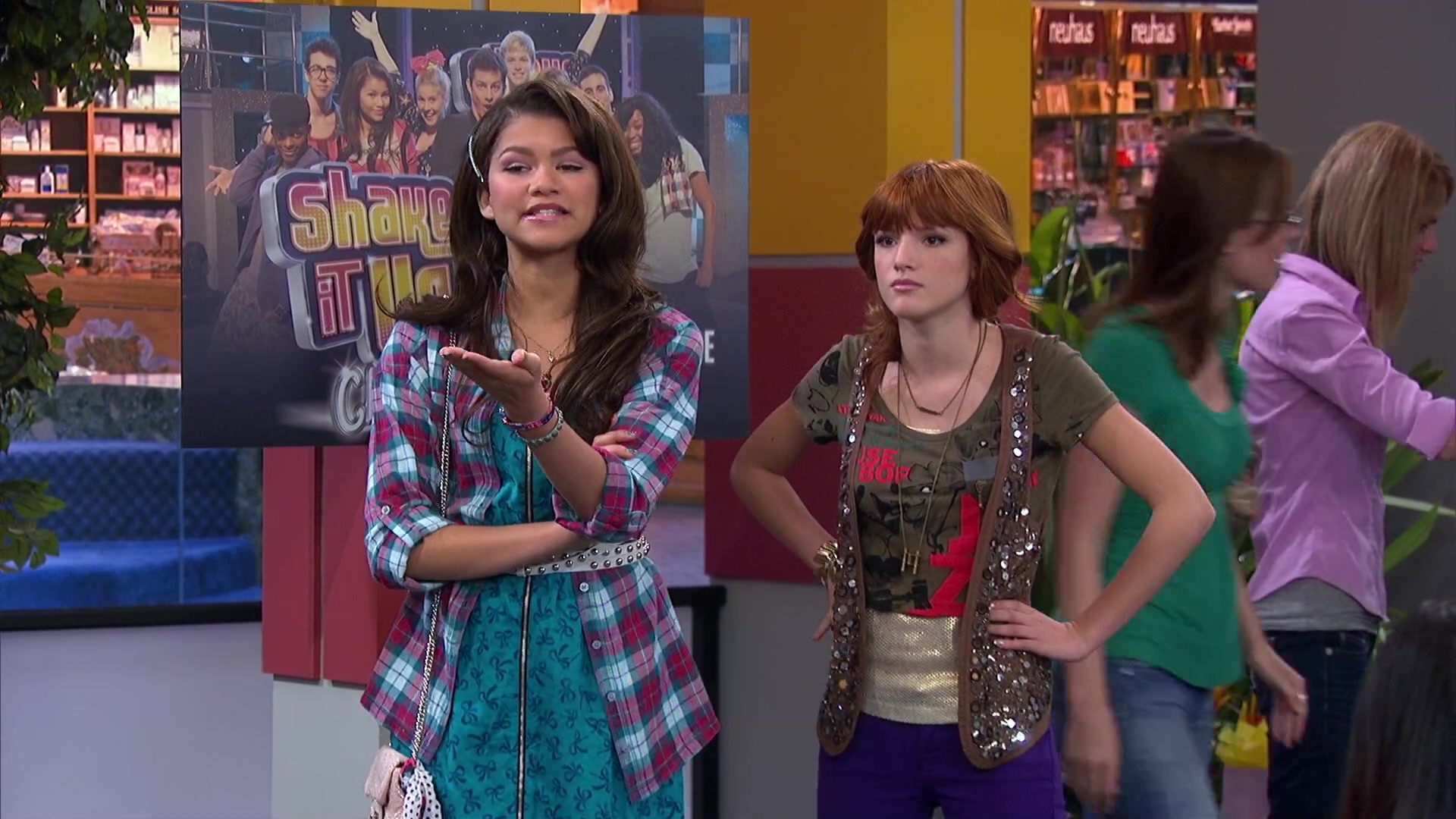 Shake_It_Up_S02E08_Auction_It_Up_1080p_BTD_000442.jpg