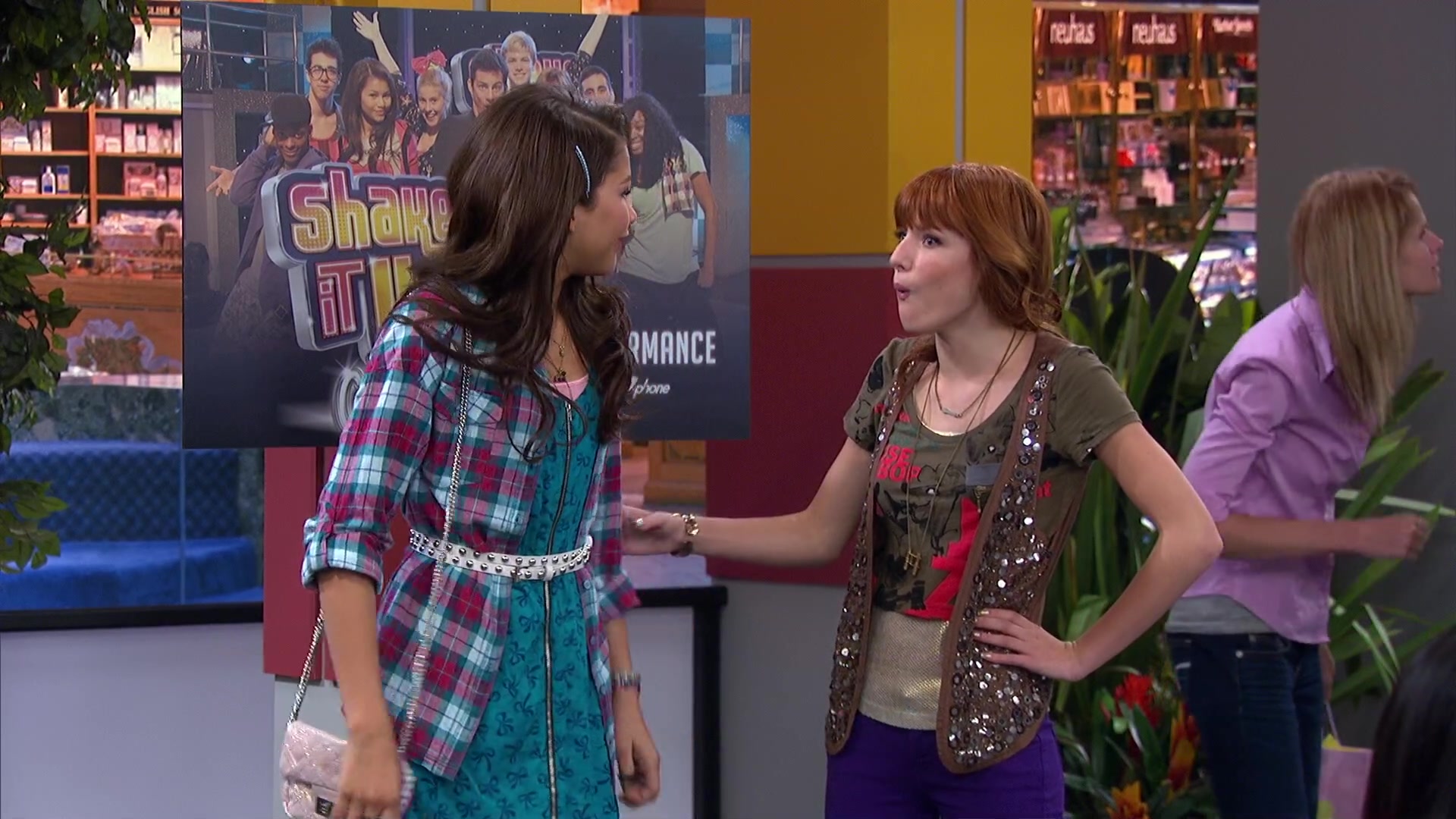 Shake_It_Up_S02E08_Auction_It_Up_1080p_BTD_000451.jpg