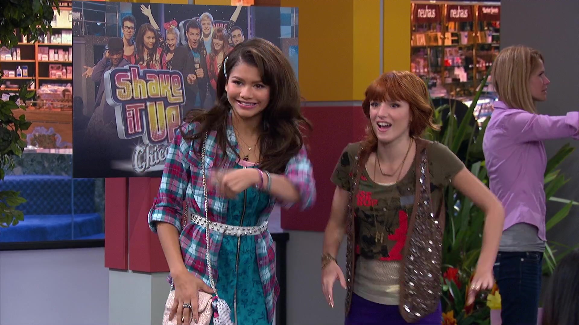 Shake_It_Up_S02E08_Auction_It_Up_1080p_BTD_000453.jpg
