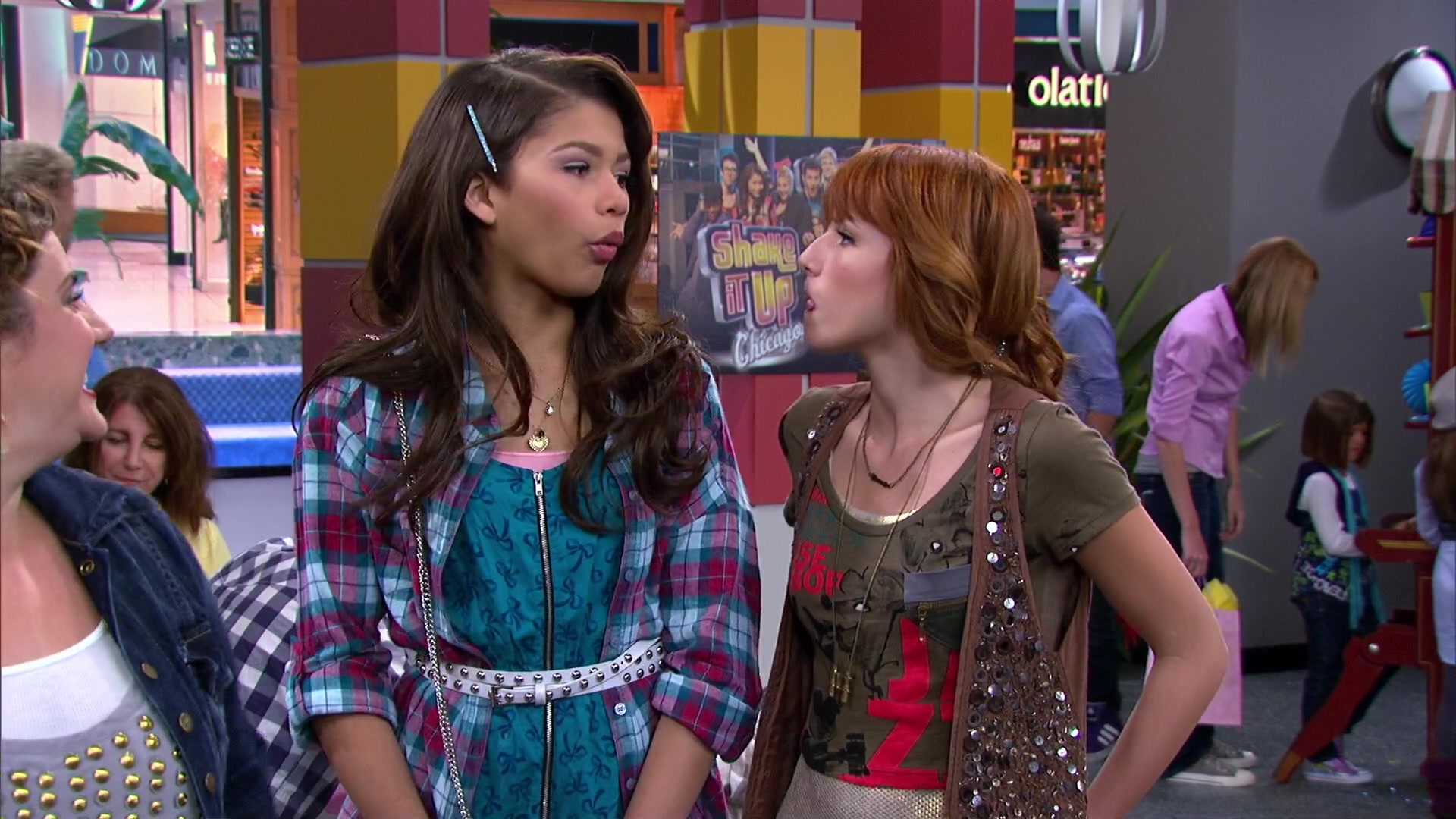 Shake_It_Up_S02E08_Auction_It_Up_1080p_BTD_000492.jpg