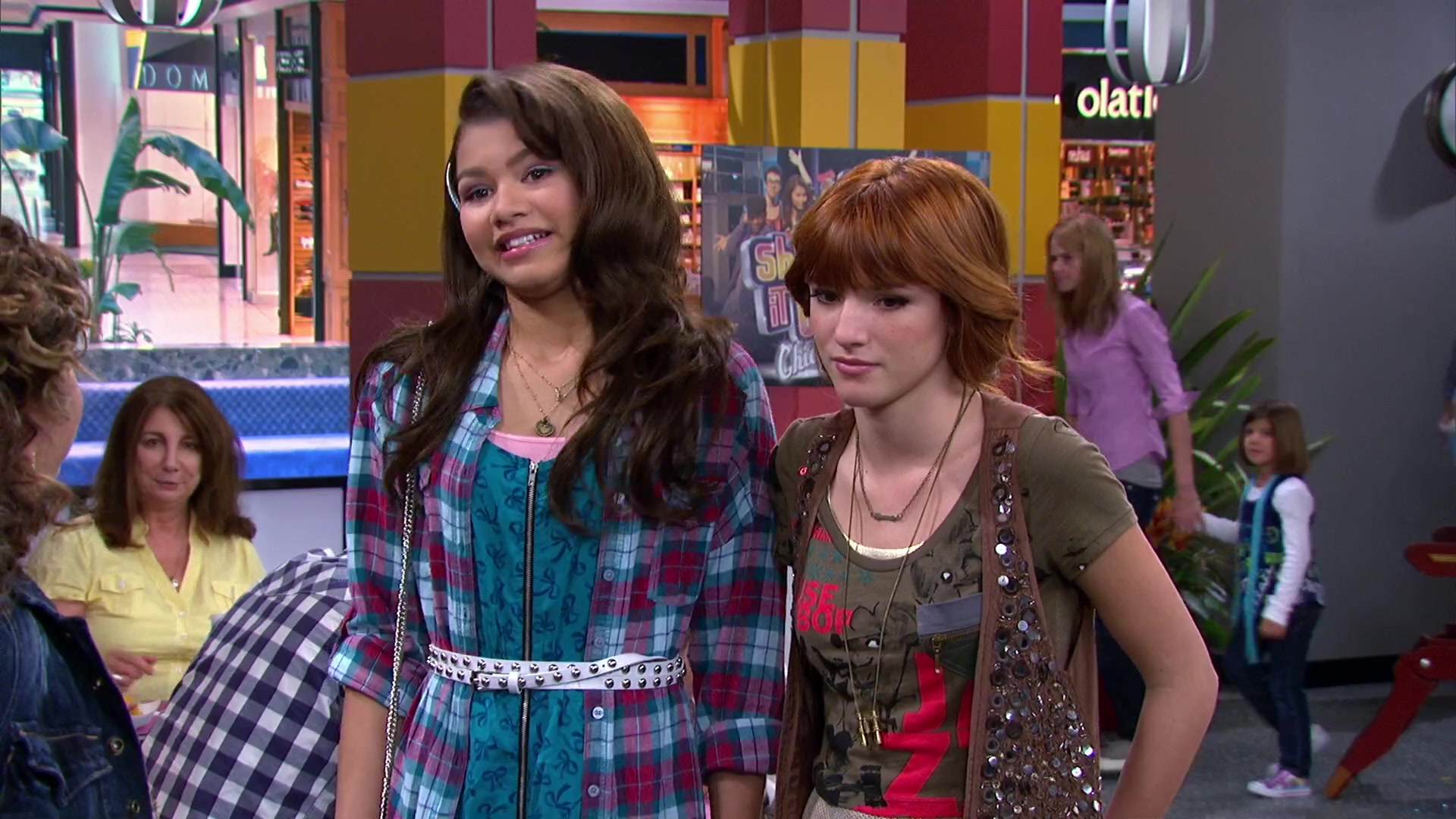 Shake_It_Up_S02E08_Auction_It_Up_1080p_BTD_000513.jpg
