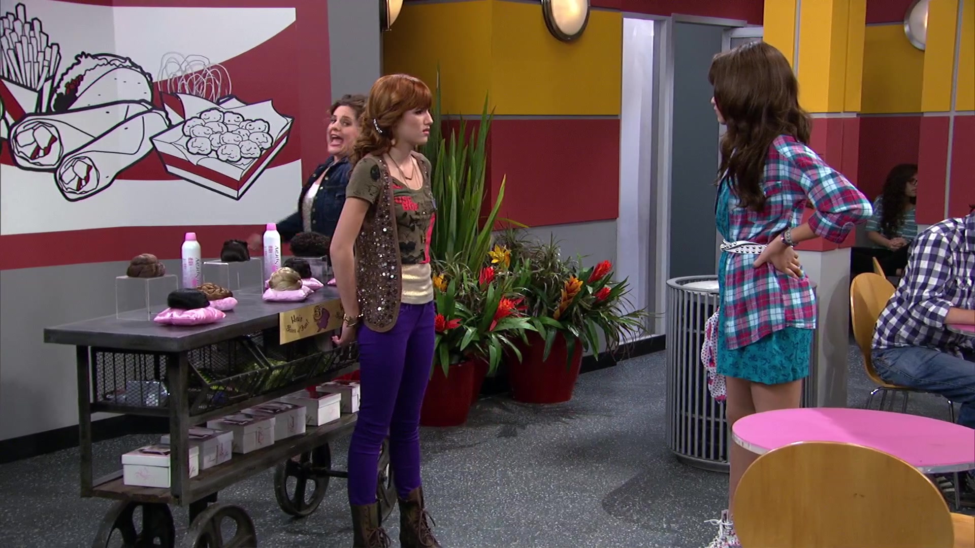 Shake_It_Up_S02E08_Auction_It_Up_1080p_BTD_000571.jpg Shake_It_Up_S02E08_Auction_It_Up_1080p_BTD_000571.jpg