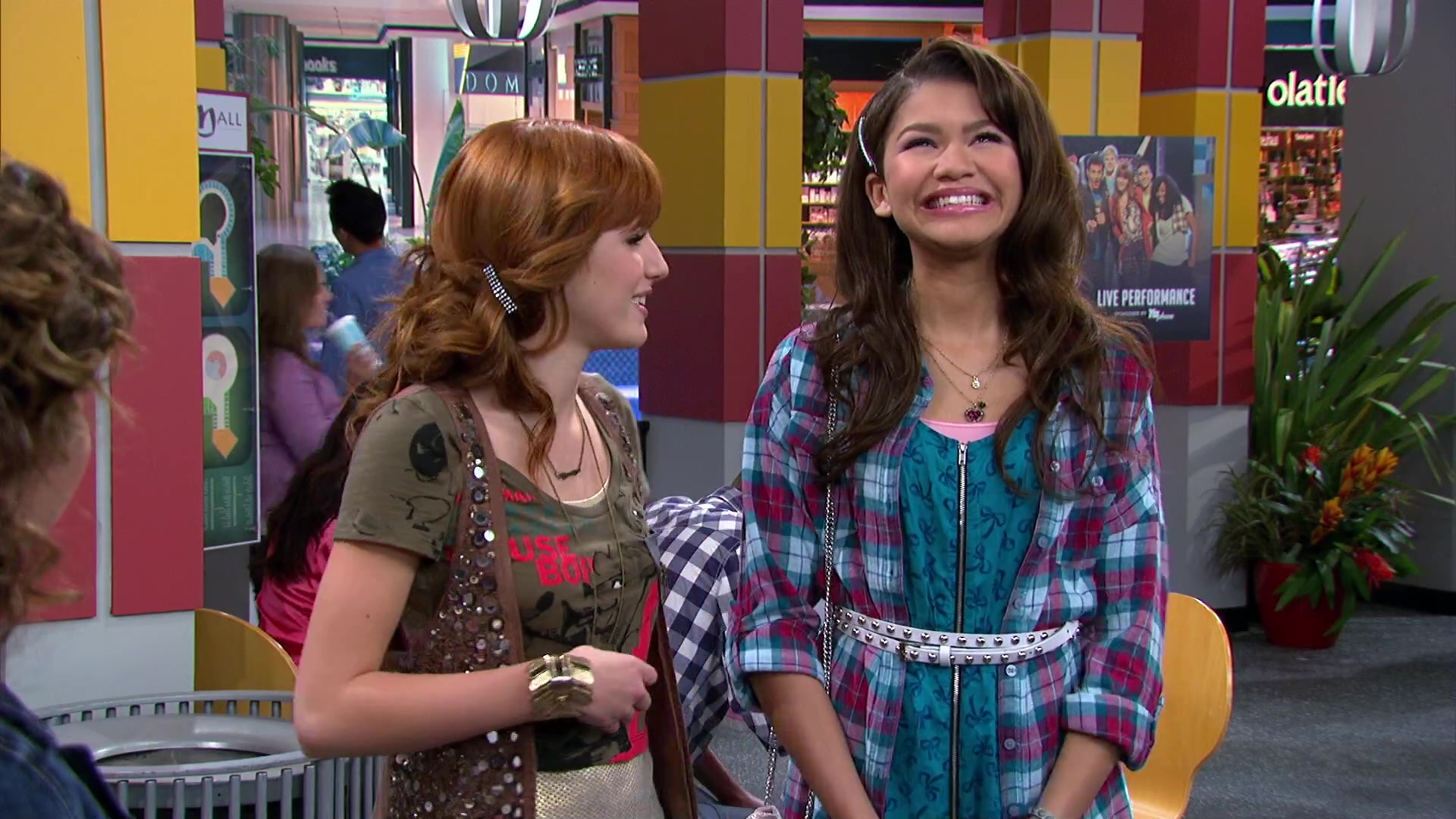 Shake_It_Up_S02E08_Auction_It_Up_1080p_BTD_000635.jpg