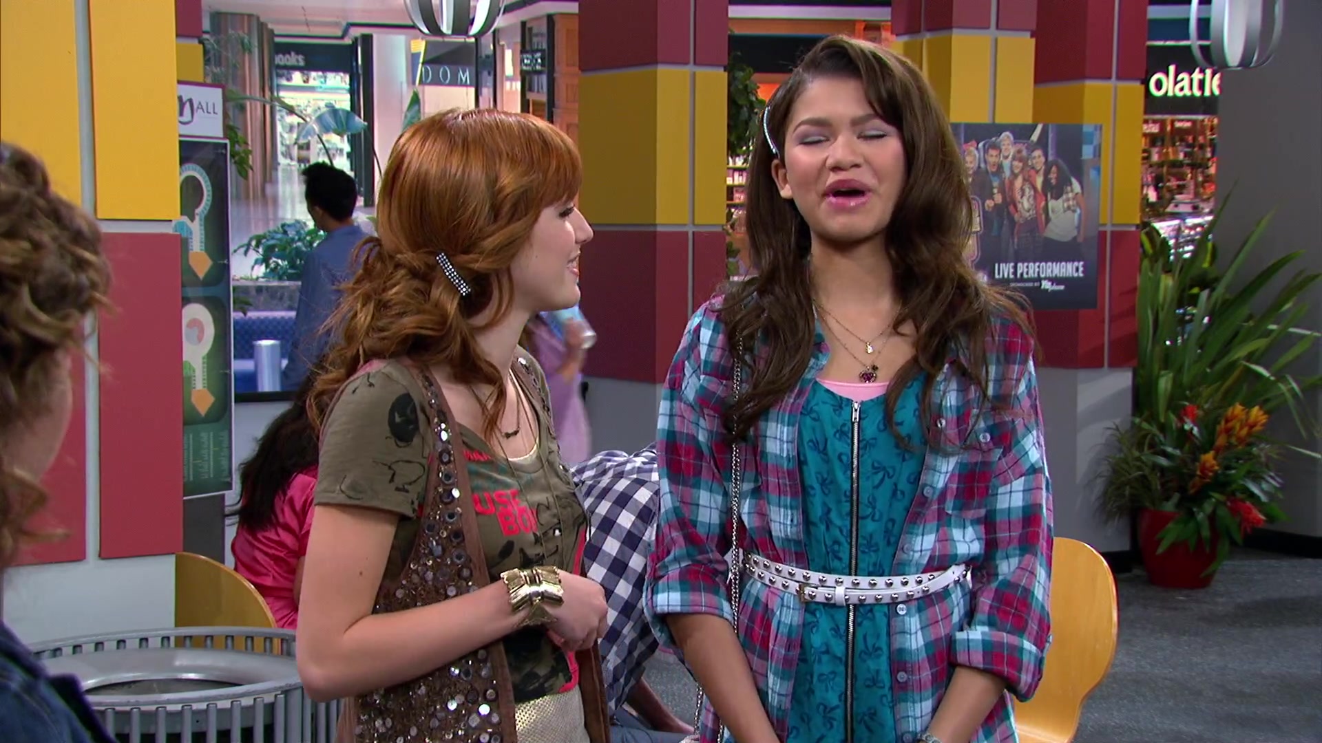 Shake_It_Up_S02E08_Auction_It_Up_1080p_BTD_000637.jpg Shake_It_Up_S02E08_Auction_It_Up_1080p_BTD_000637.jpg