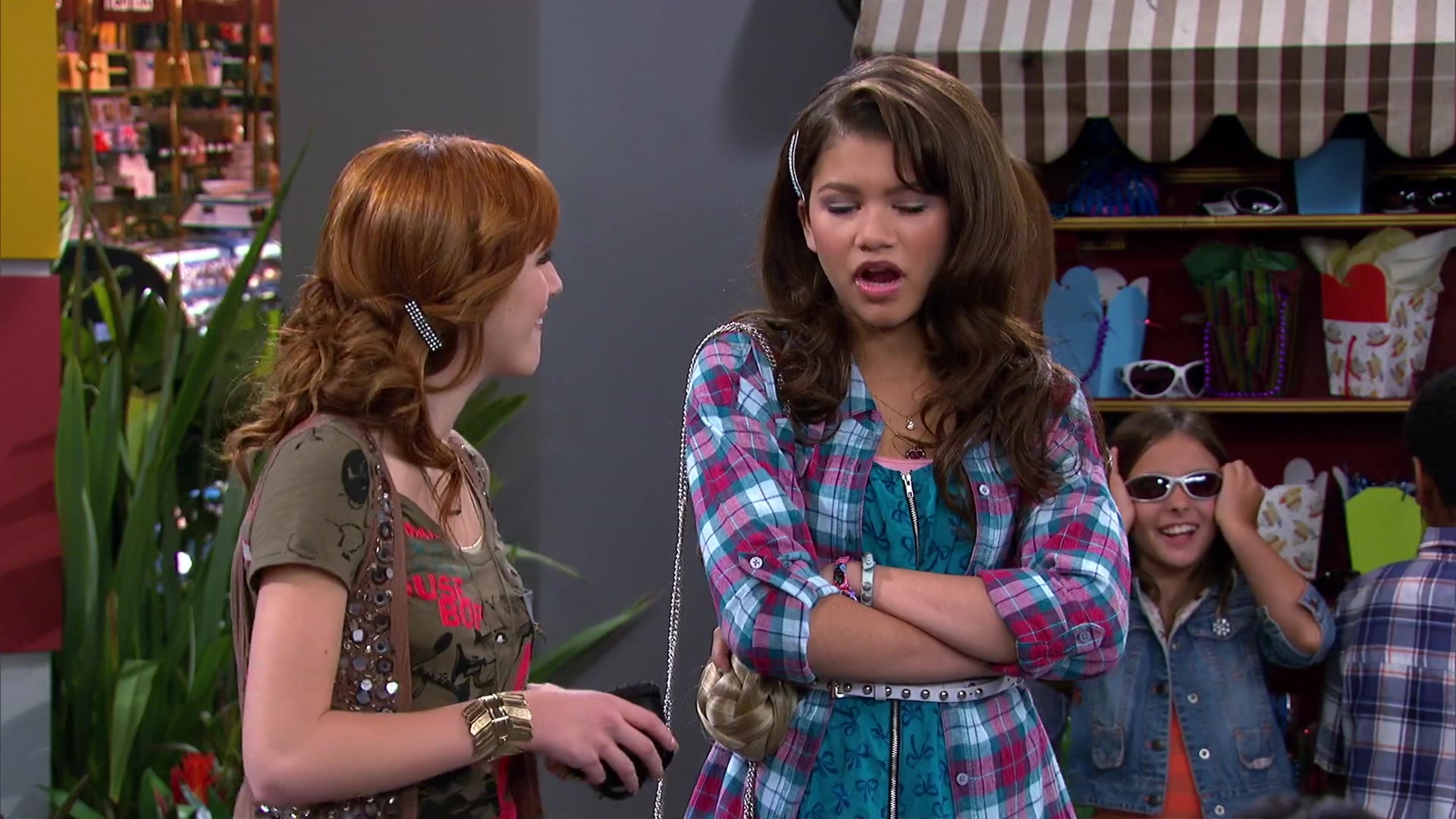 Shake_It_Up_S02E08_Auction_It_Up_1080p_BTD_000701.jpg