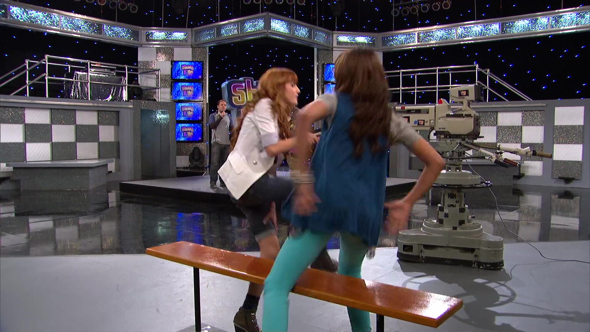 Shake_It_Up_S02E08_Auction_It_Up_1080p_BTD_001476.jpg