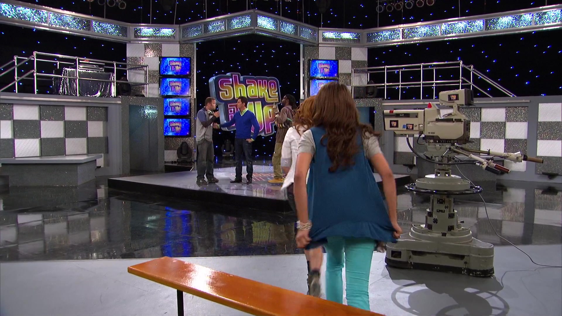 Shake_It_Up_S02E08_Auction_It_Up_1080p_BTD_001478.jpg