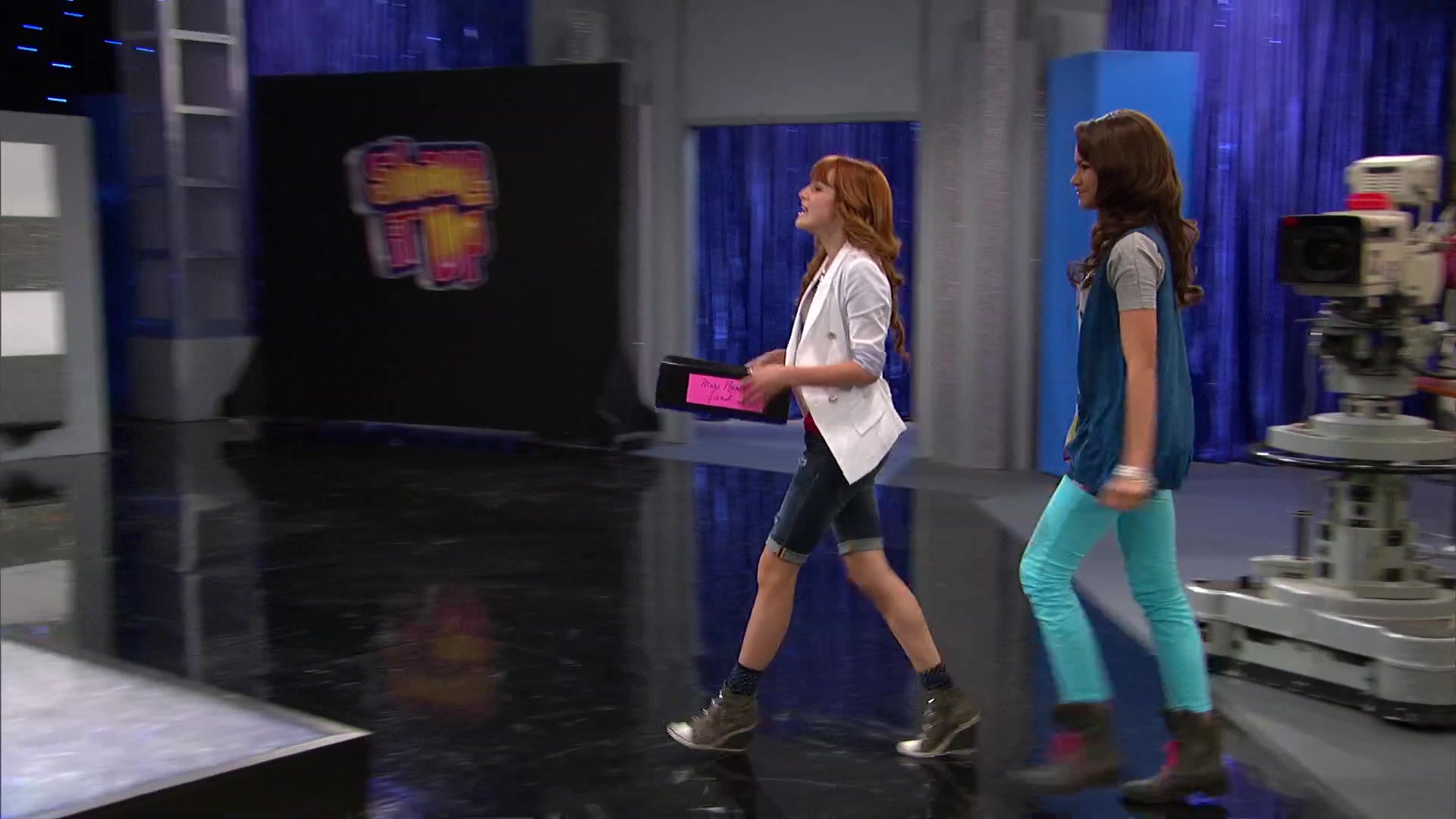 Shake_It_Up_S02E08_Auction_It_Up_1080p_BTD_001480.jpg Shake_It_Up_S02E08_Auction_It_Up_1080p_BTD_001480.jpg